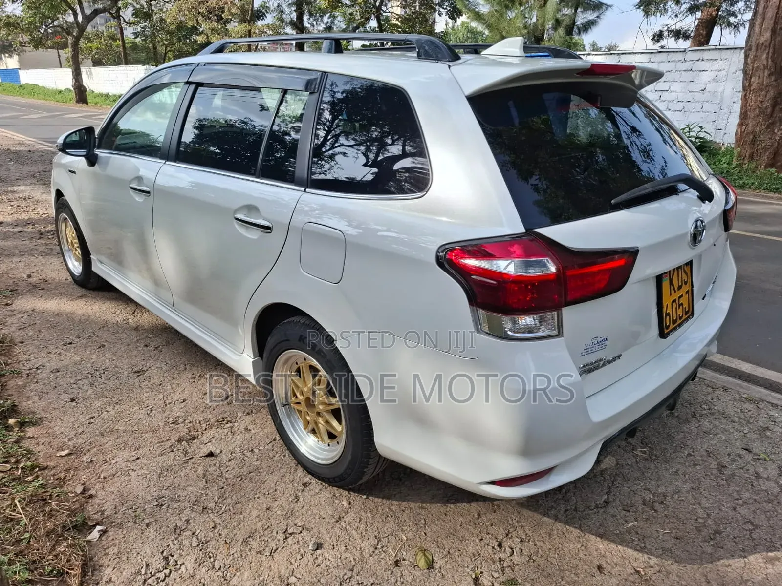 Toyota Corolla Fielder 1.5 Hybrid FWD 2016 White