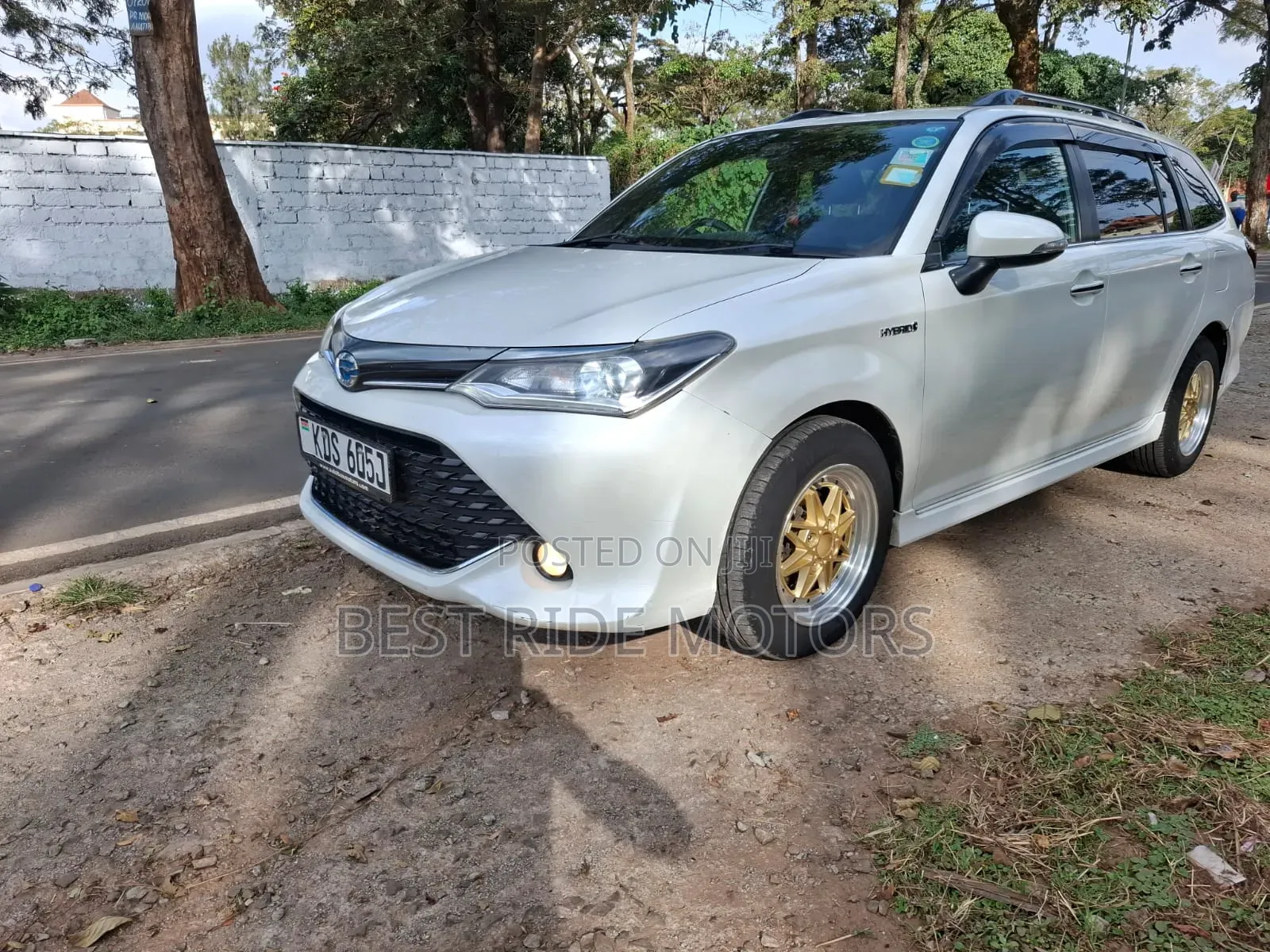 Toyota Corolla Fielder 1.5 Hybrid FWD 2016 White