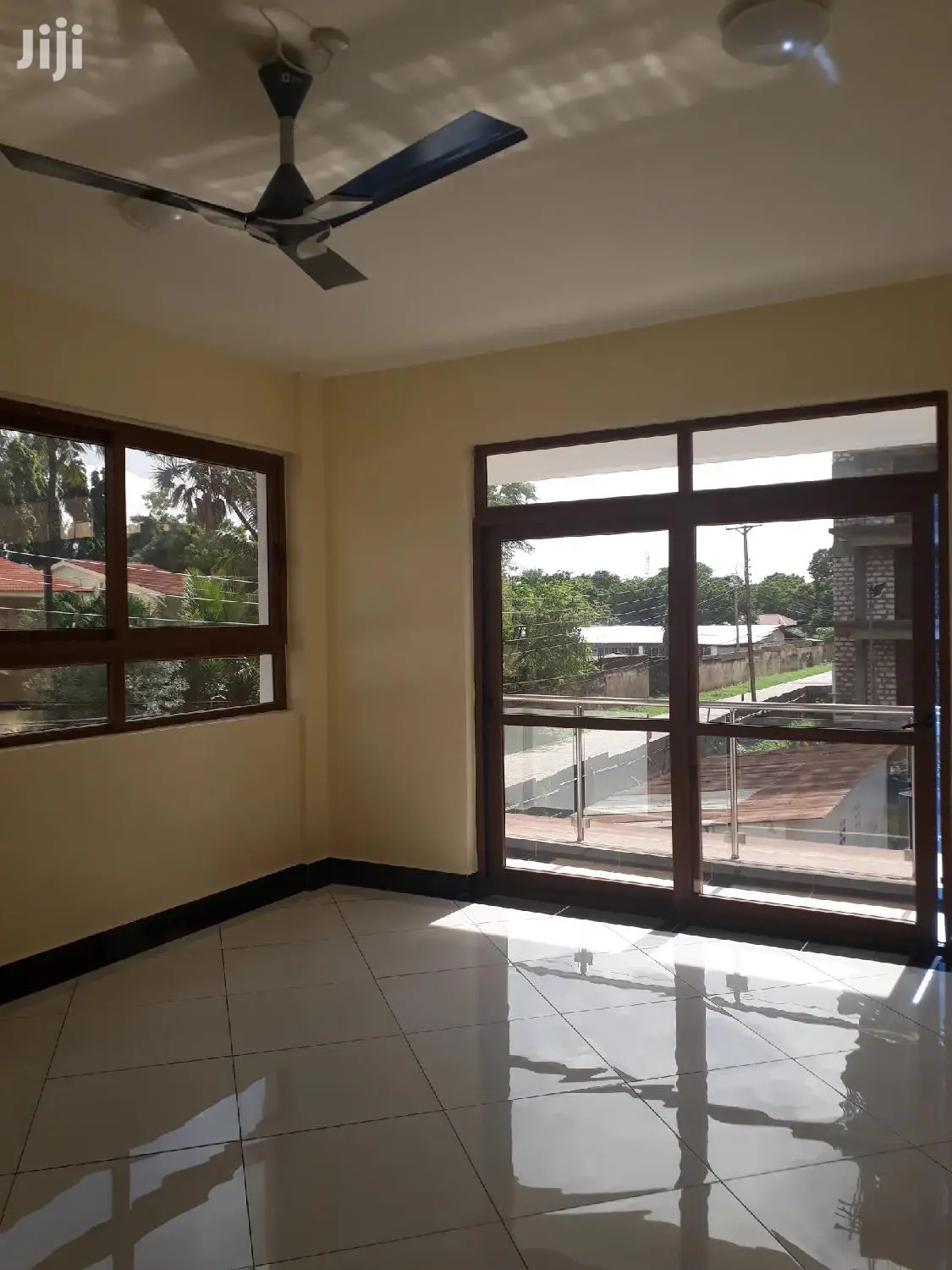 For Sale 3 Bedrooms Apartments