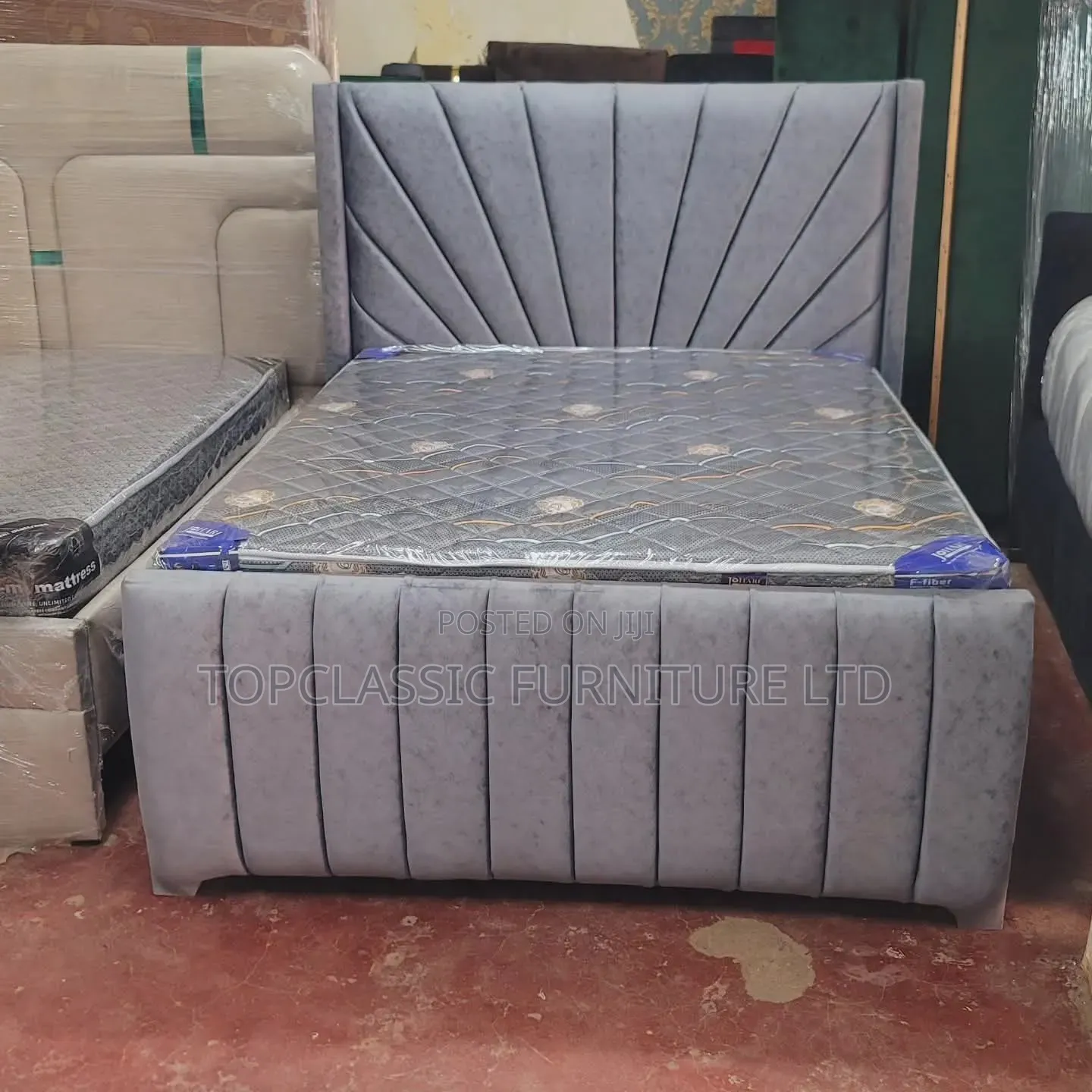 5x6 Chester King Size Gray and White