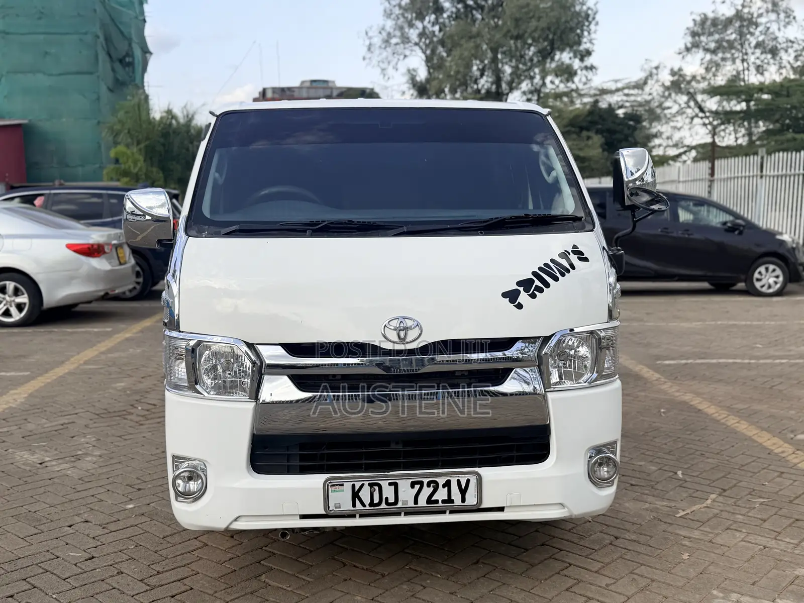 Toyota HiAce 2016 White