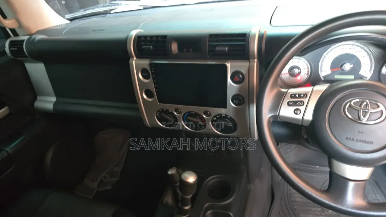 Toyota FJ Cruiser 2017 White