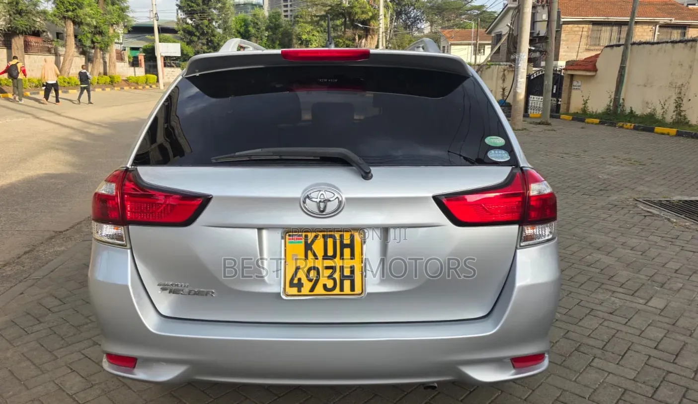Toyota Corolla Fielder 1.5 Petrol FWD 2015 Silver