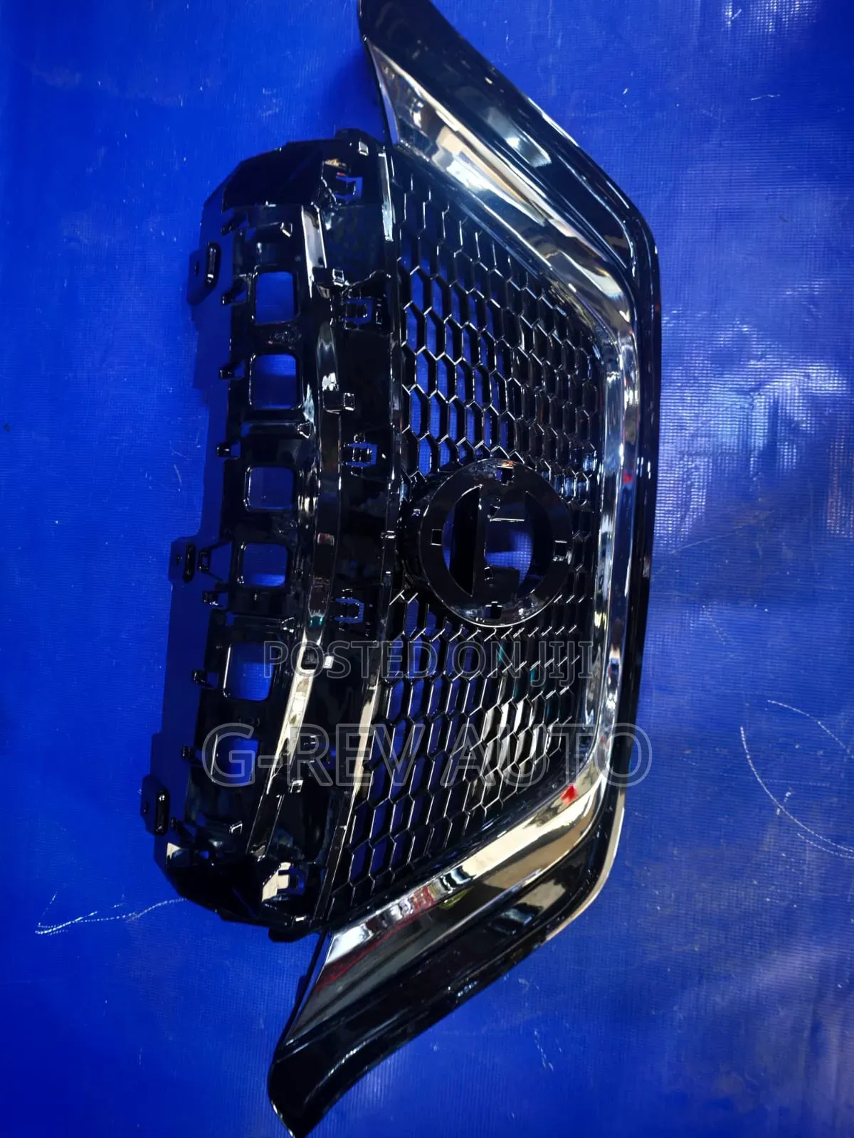 Nissan Note 2018 Grill