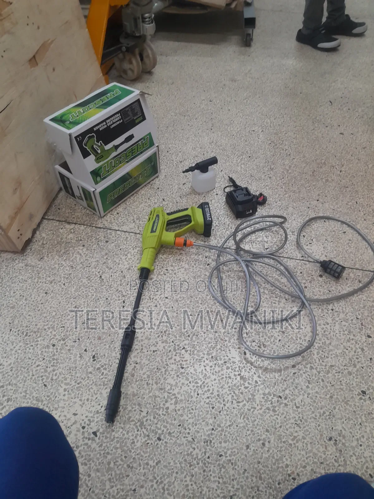Cordless Pressure Washer