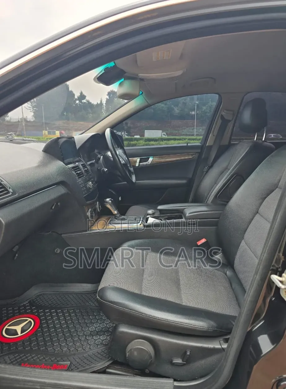 Mercedes-Benz C200 2010 Black