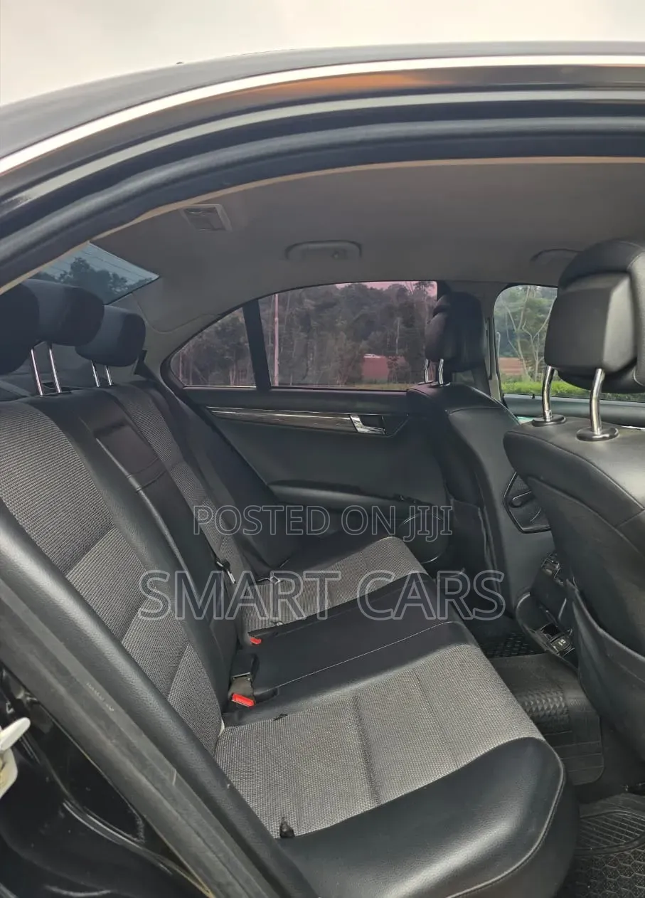 Mercedes-Benz C200 2010 Black