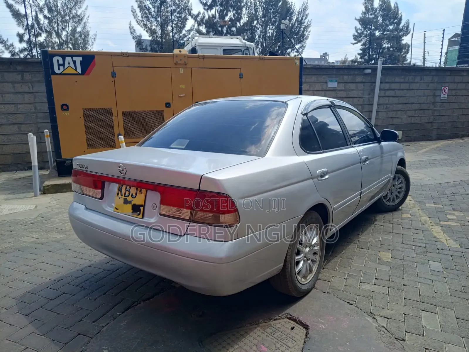Nissan Sunny 2002 Silver