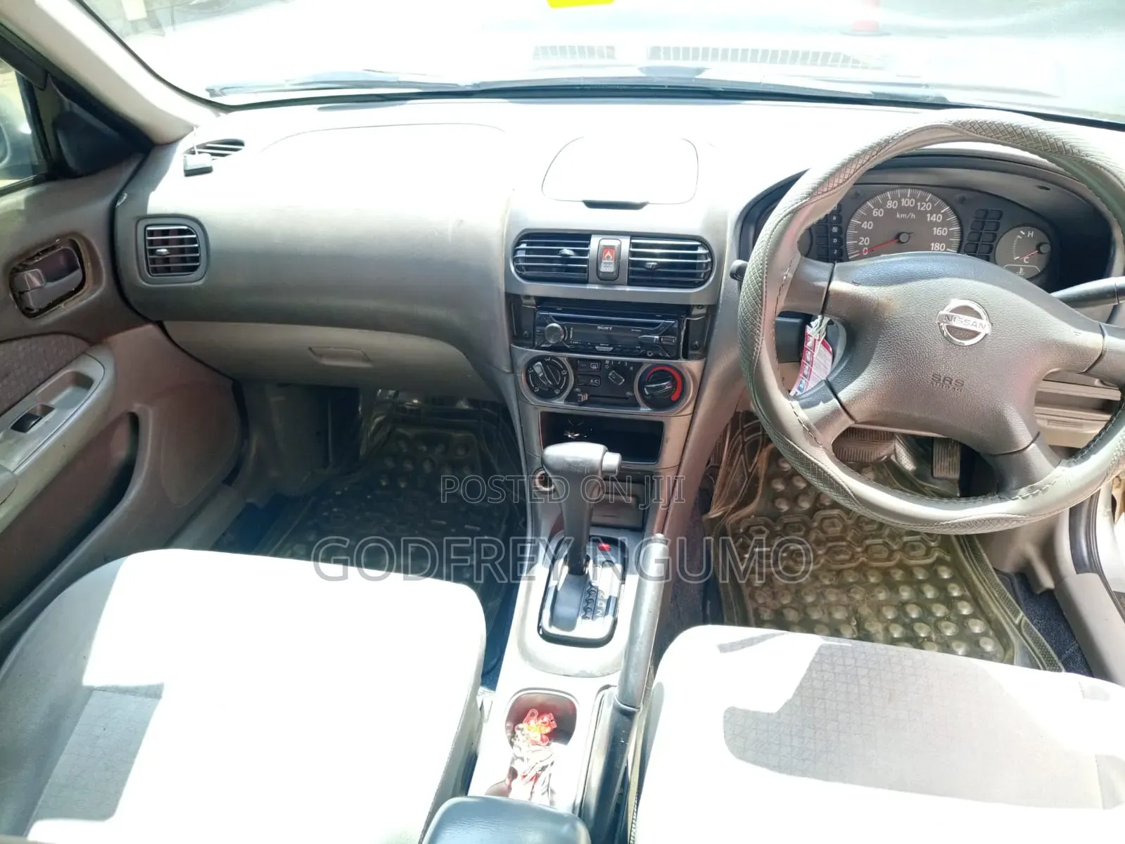 Nissan Sunny 2002 Silver