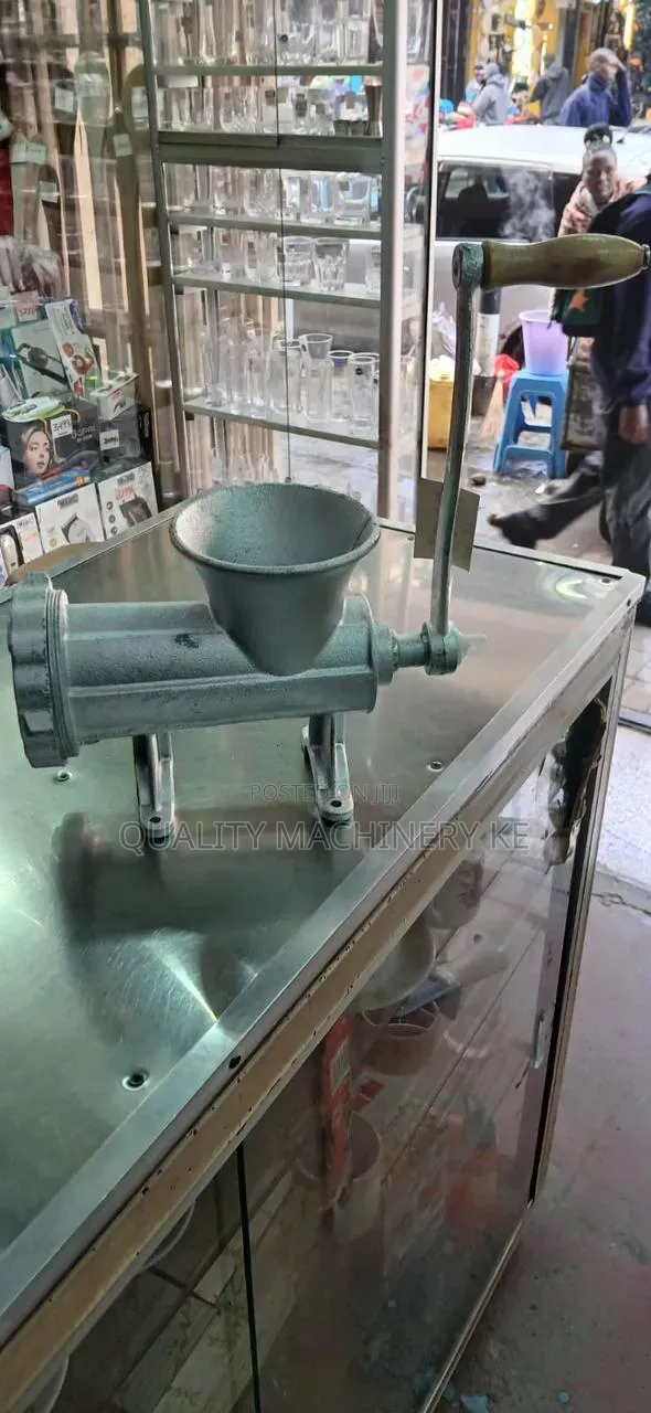 Commercial Cast Manual Mincer Size 32