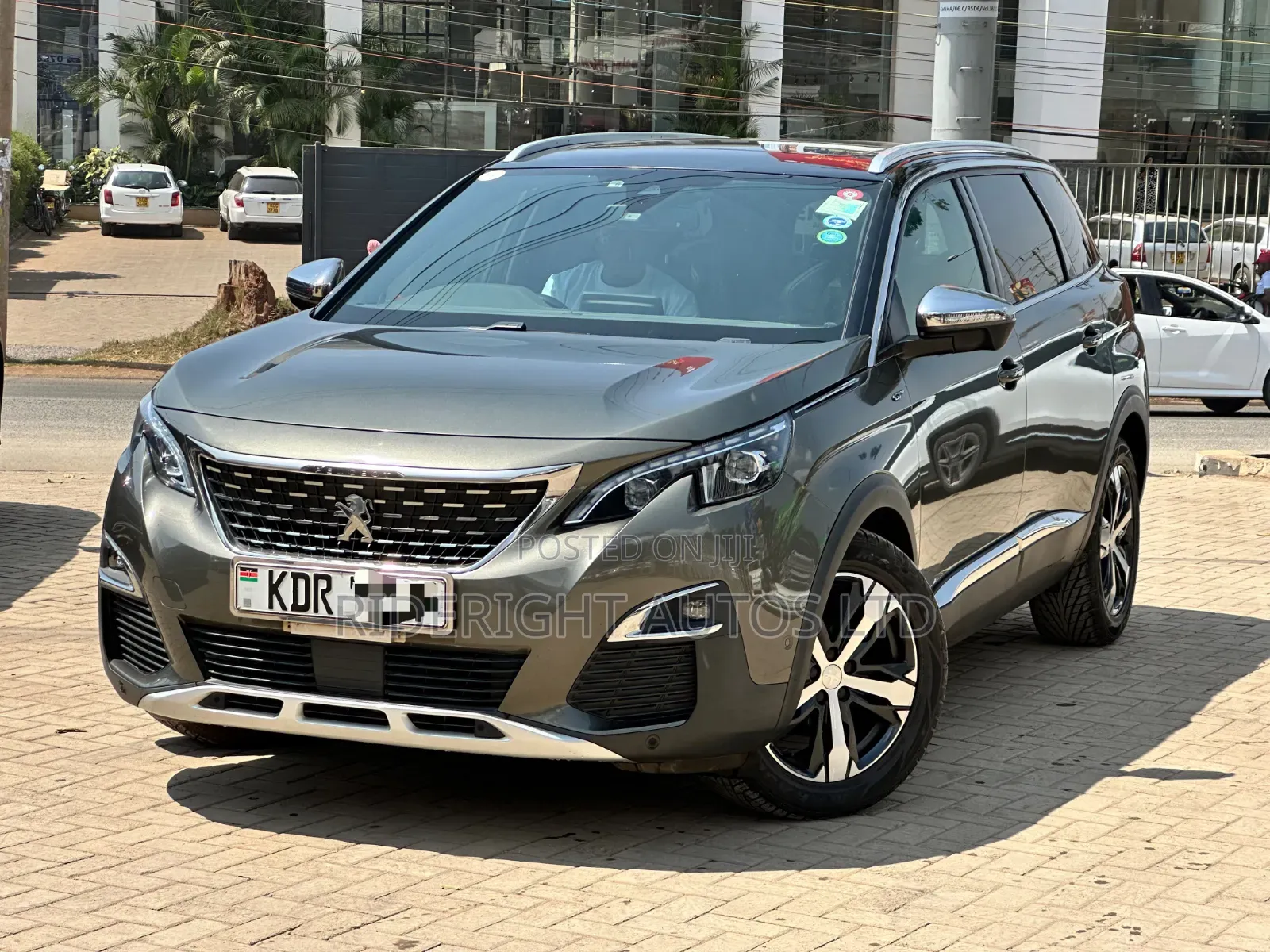 Peugeot 5008 2017 Green