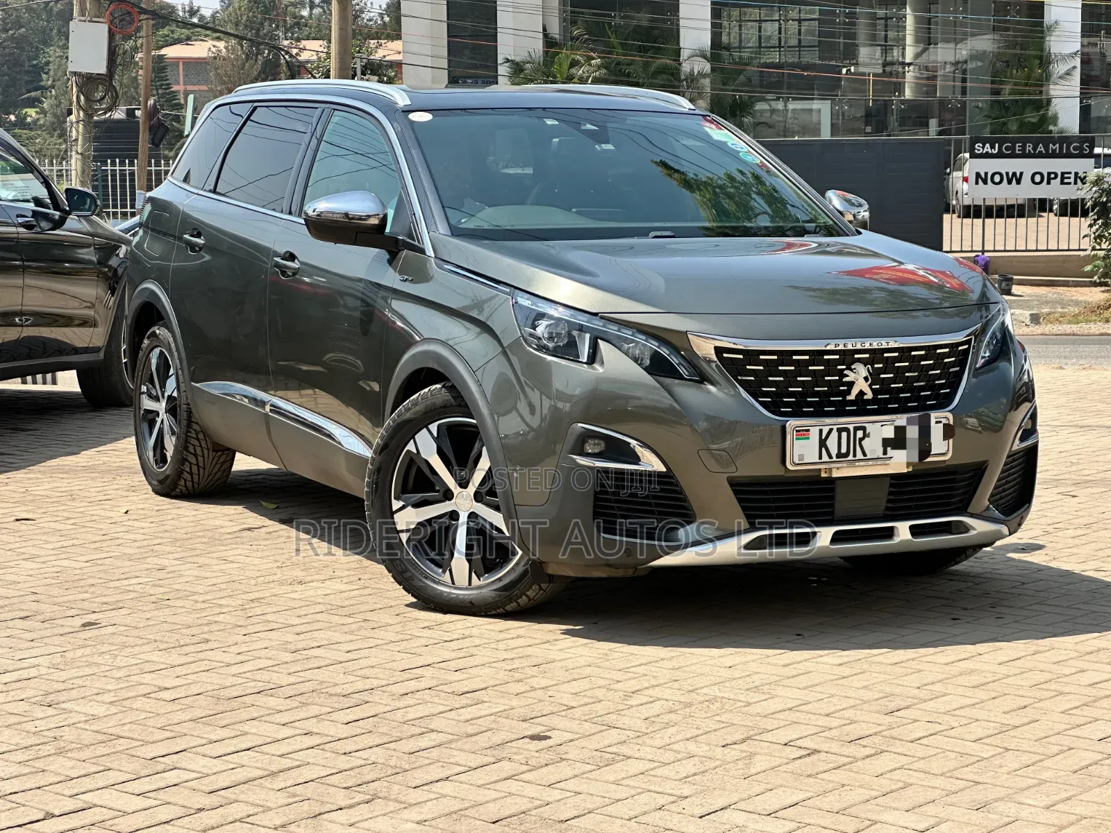 Peugeot 5008 2017 Green