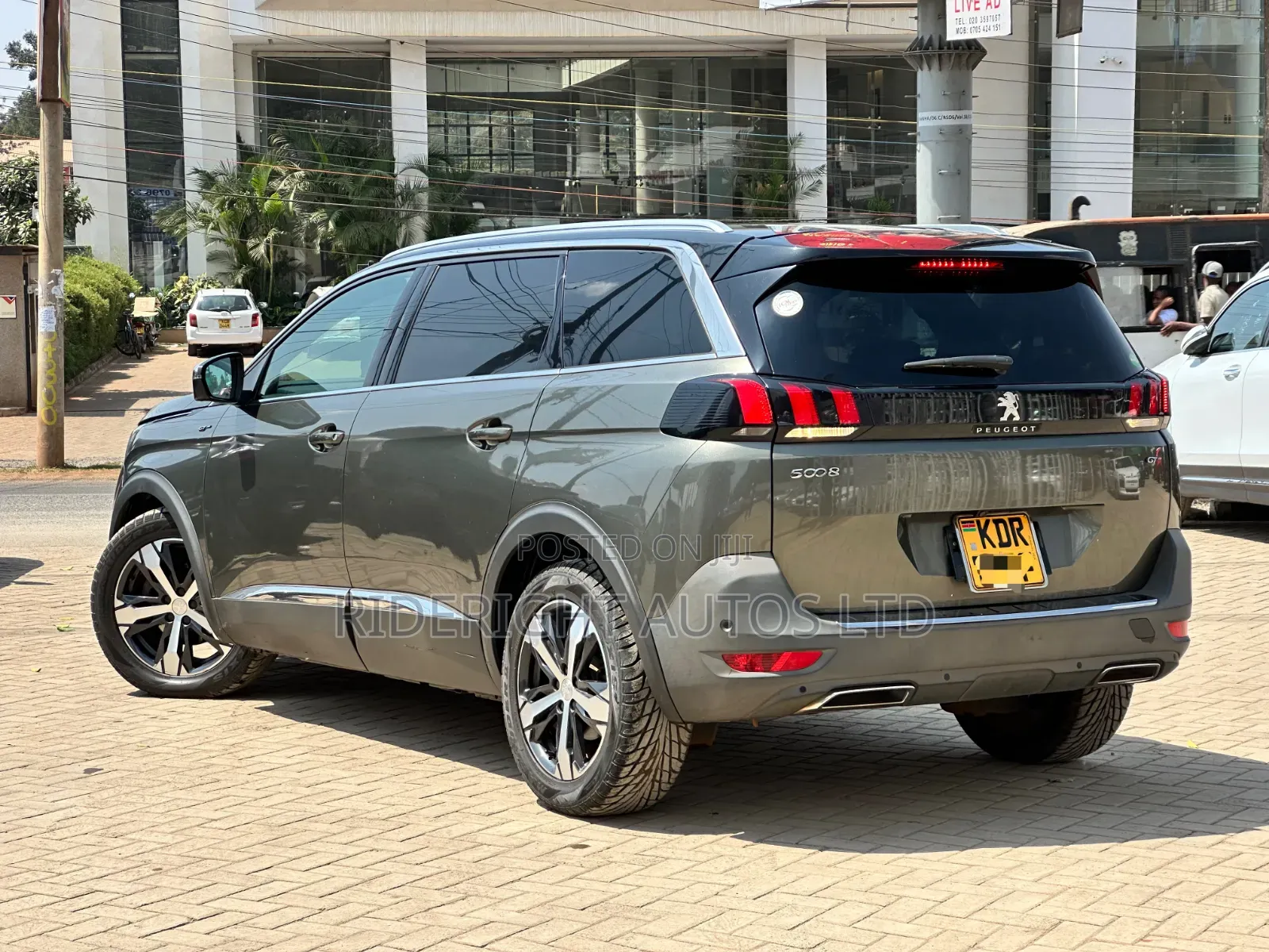 Peugeot 5008 2017 Green
