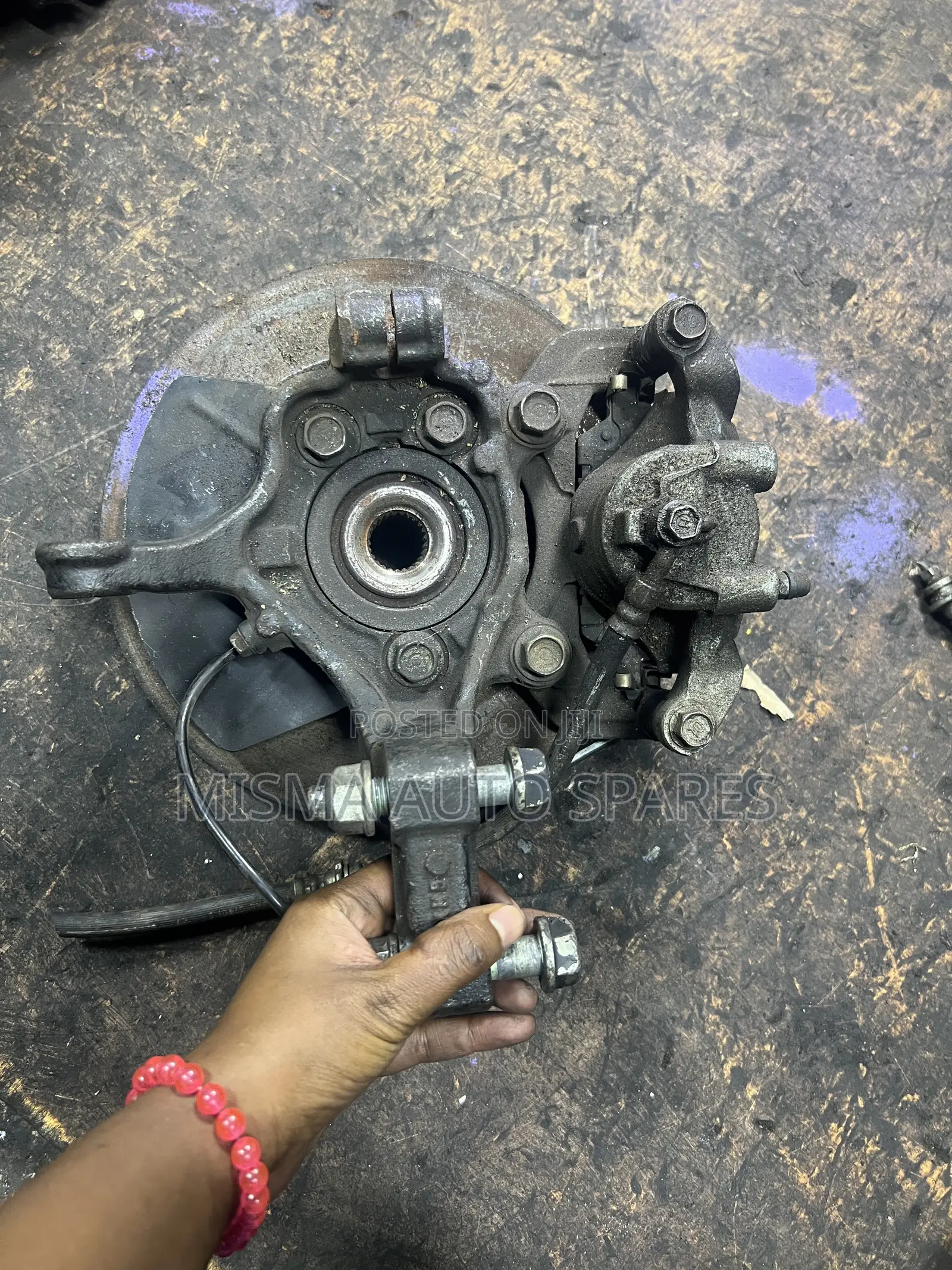Front Hub Nv200