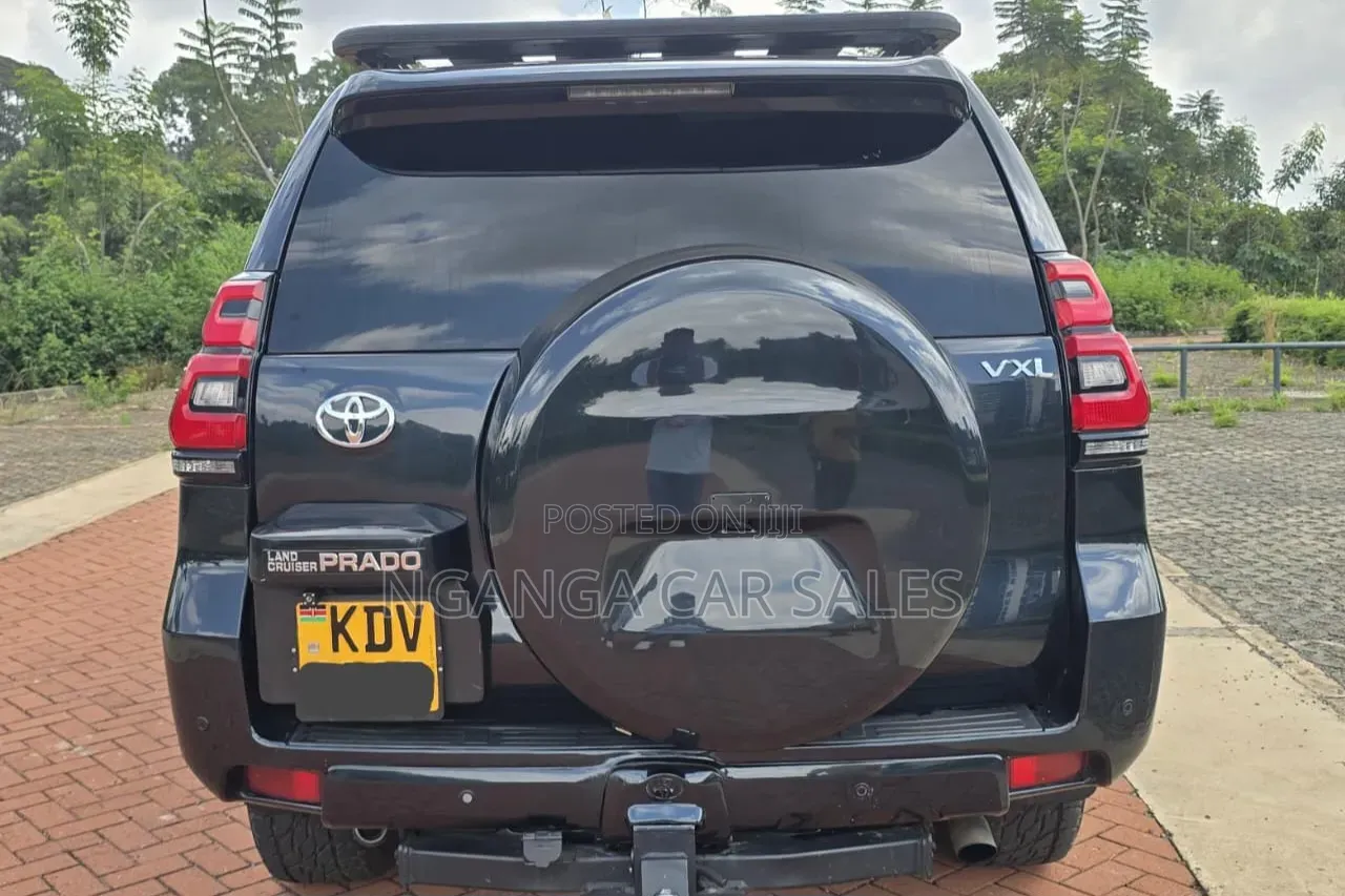 Toyota Land Cruiser Prado 2016 Black