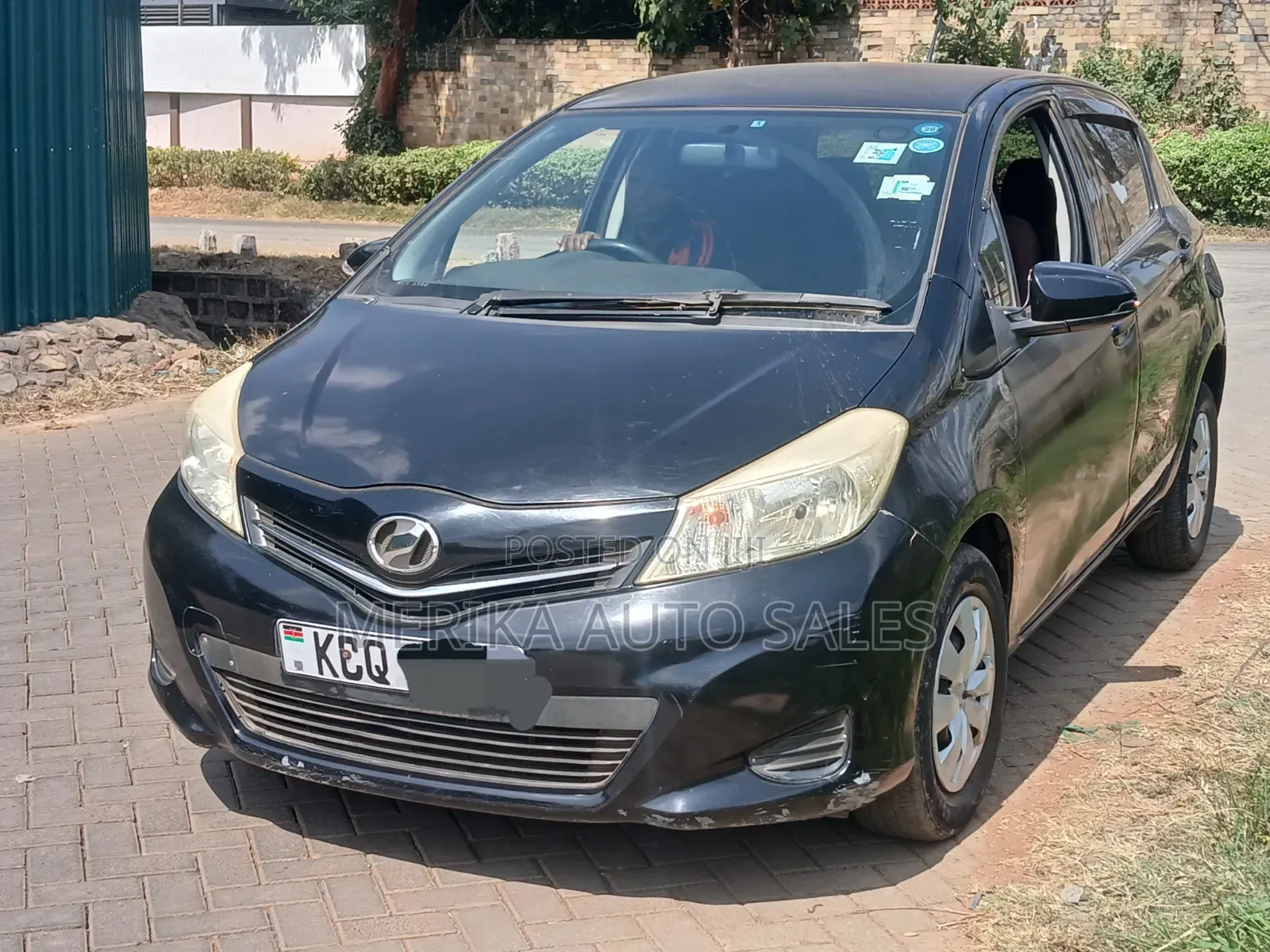 Toyota Vitz 2011 Black