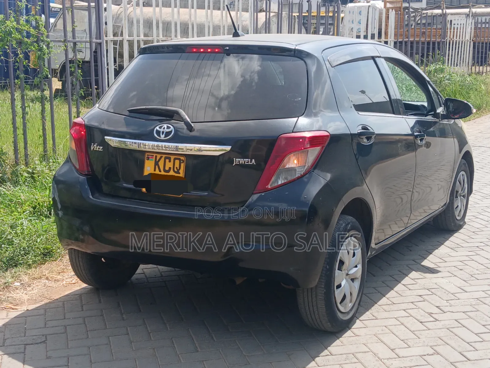 Toyota Vitz 2011 Black