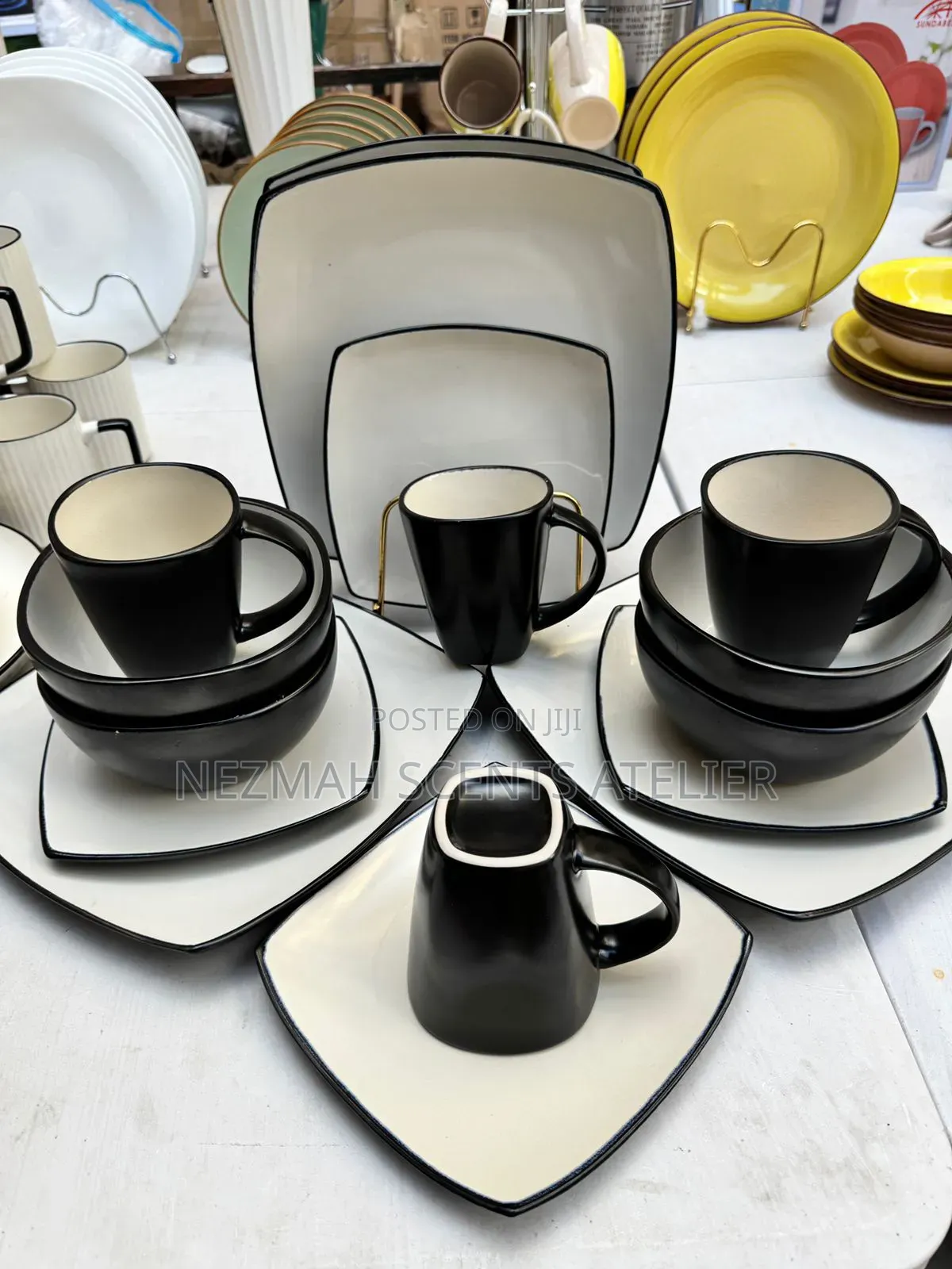 16 Pieces of Microwave and Oven Friendly Ceramic Dinner Set.