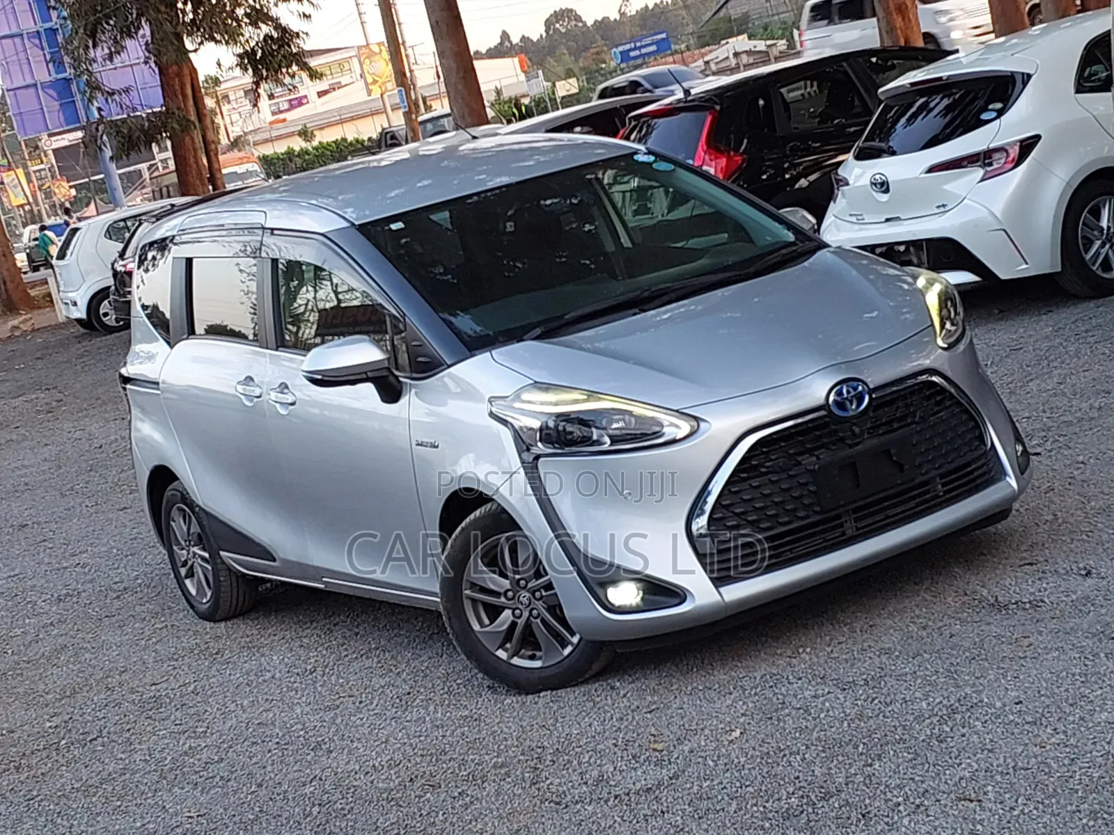 Toyota Sienta 2018 Silver