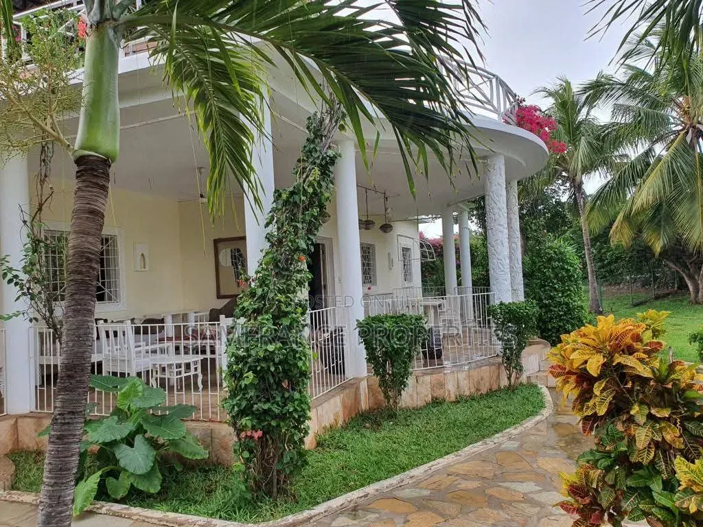 4bdrm Mansion in Casuarina, Town Centre for sale