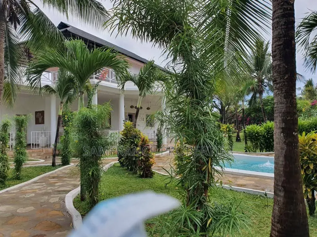 4bdrm Mansion in Casuarina, Town Centre for sale