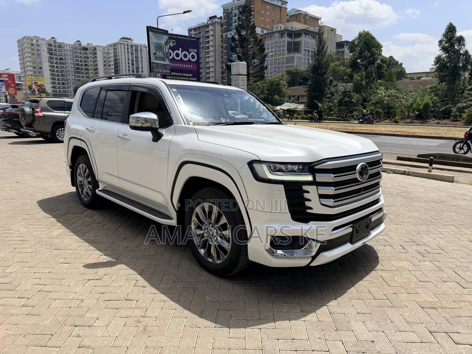 Toyota Land Cruiser LC300 2023 Pearl