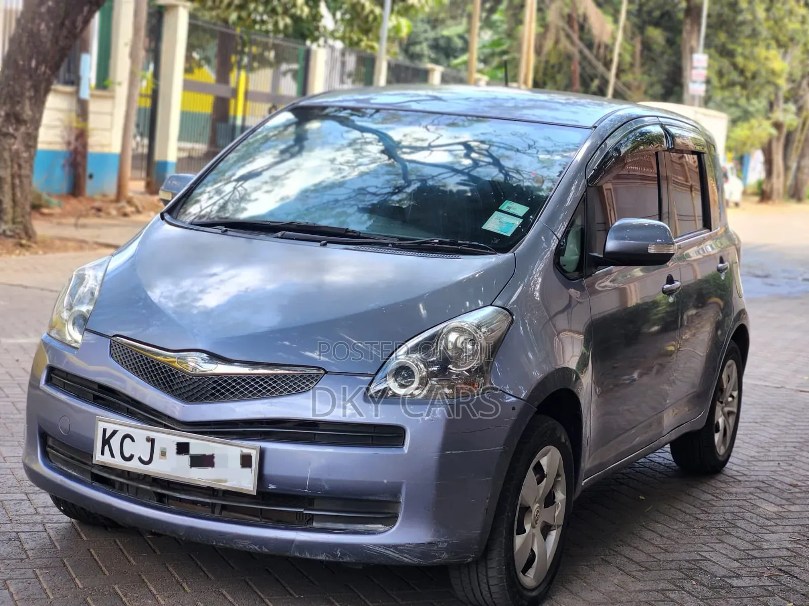 Toyota Ractis 2011 Silver