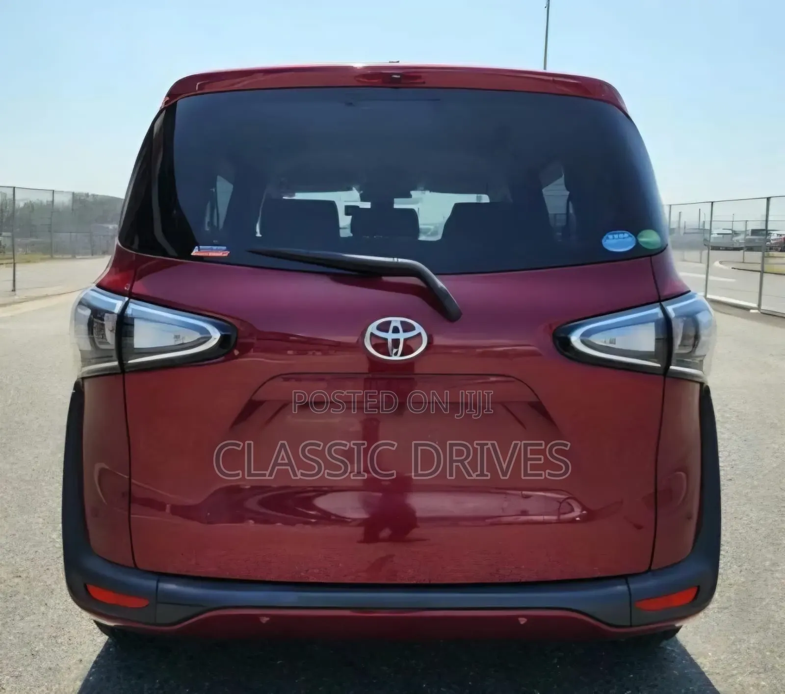 Toyota Sienta 2019 Red