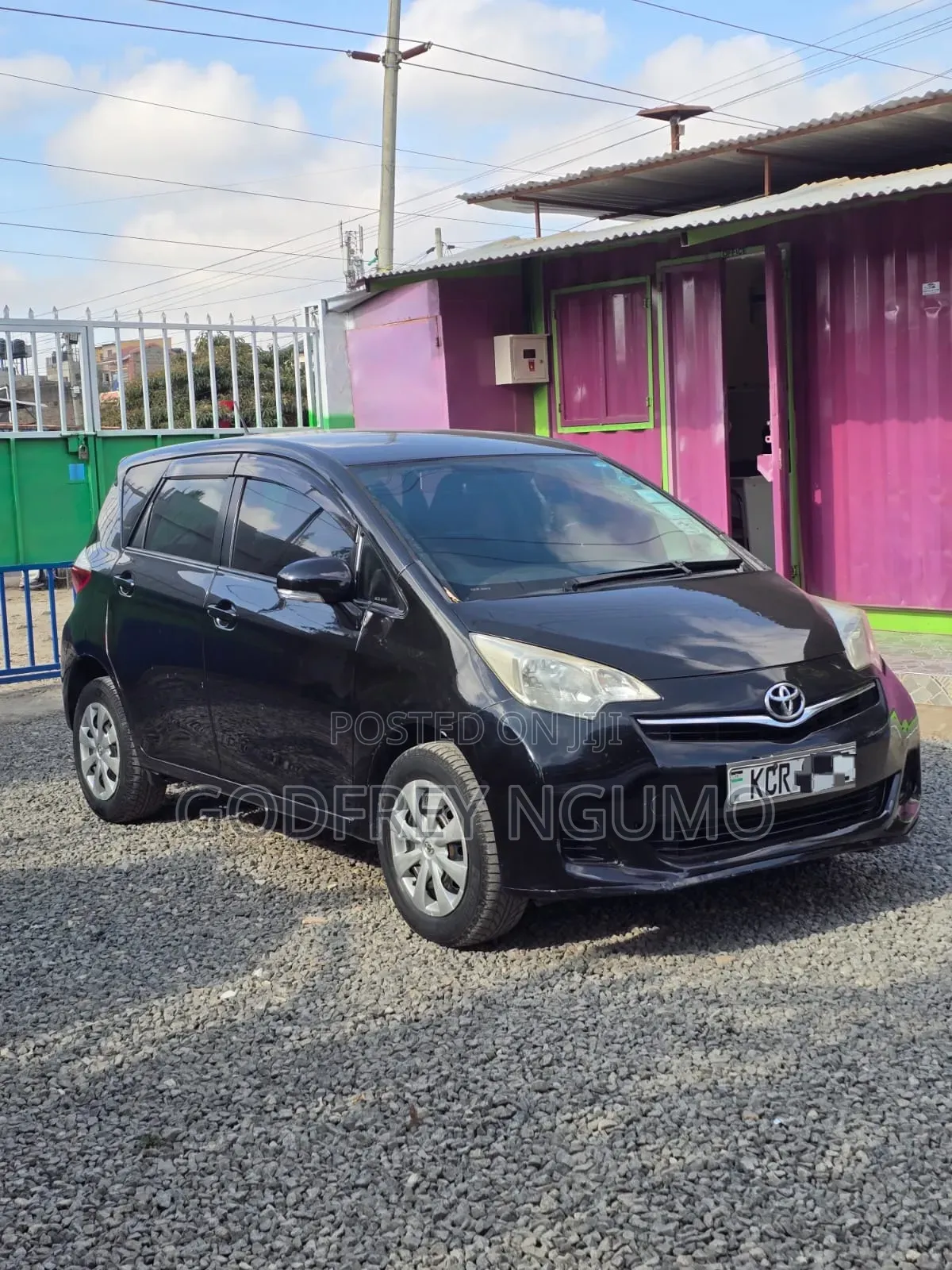 Toyota Ractis 2012 Maroon