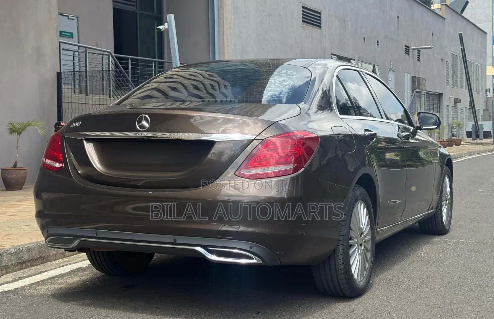 Mercedes-Benz C200 2016 Brown