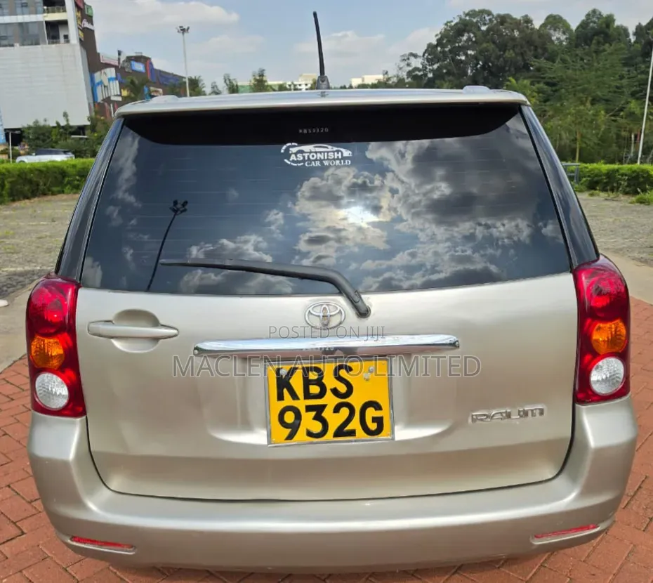 Toyota Raum 2005 Gold