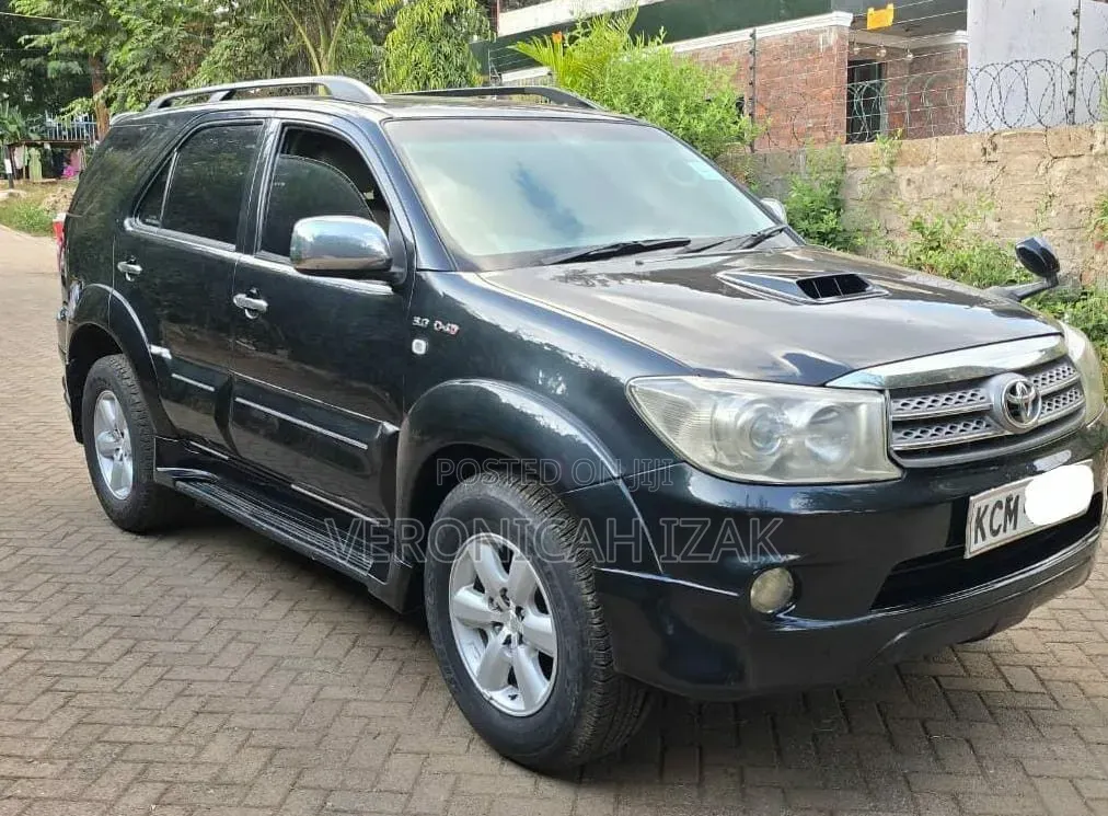 Toyota Fortuner 2010 Black