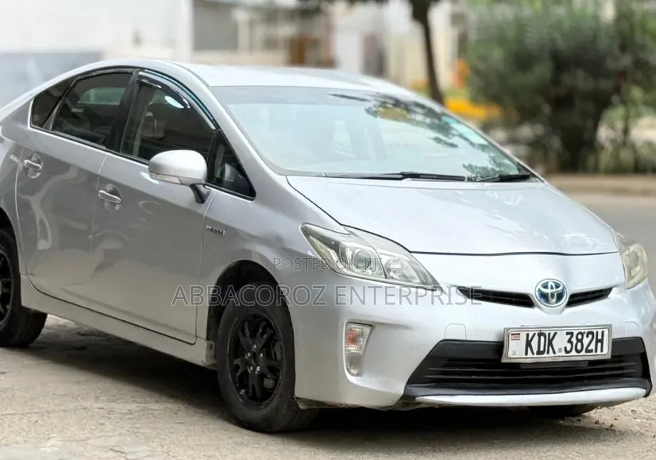 Toyota Prius 4dr Hatchback (1.8L 4cyl gas/electric hybrid CVT) 2016