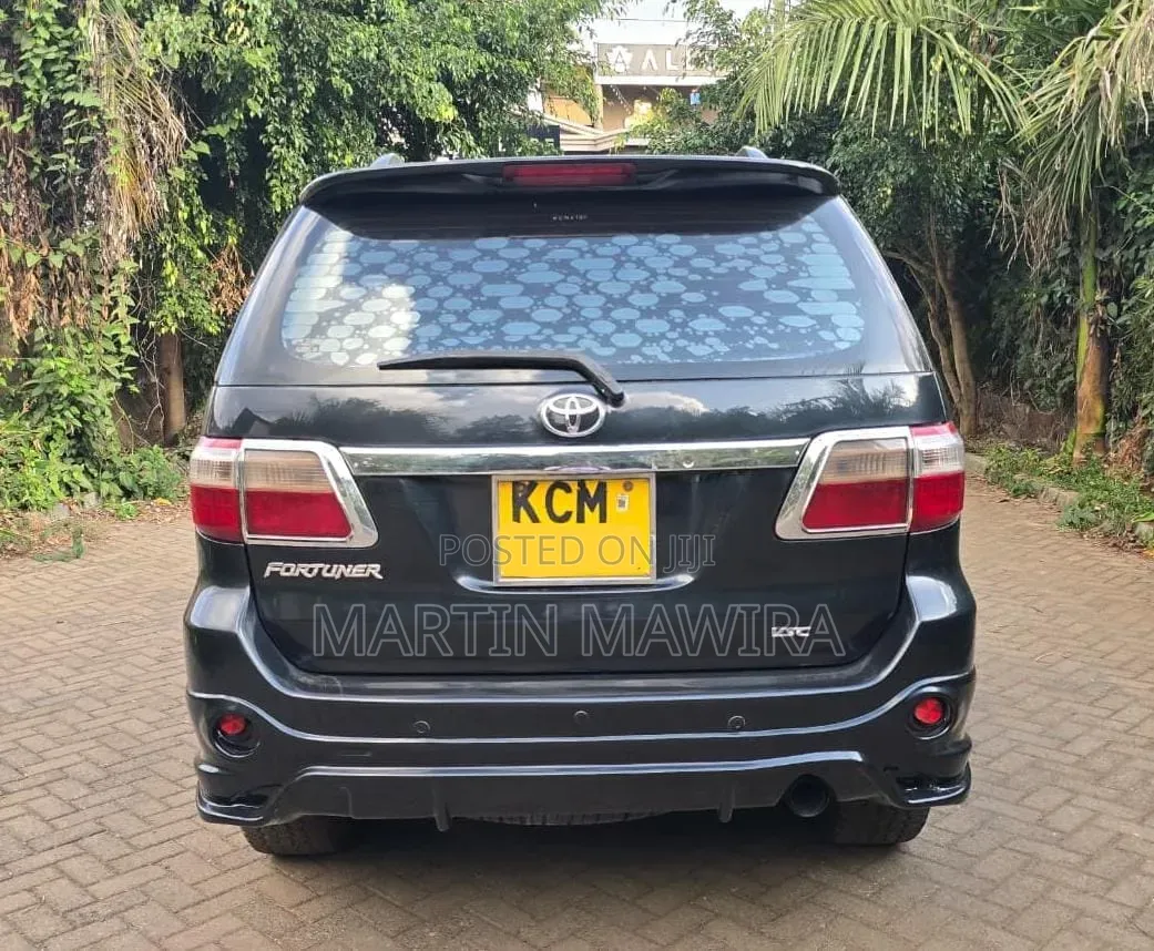Toyota Fortuner 2010 Black