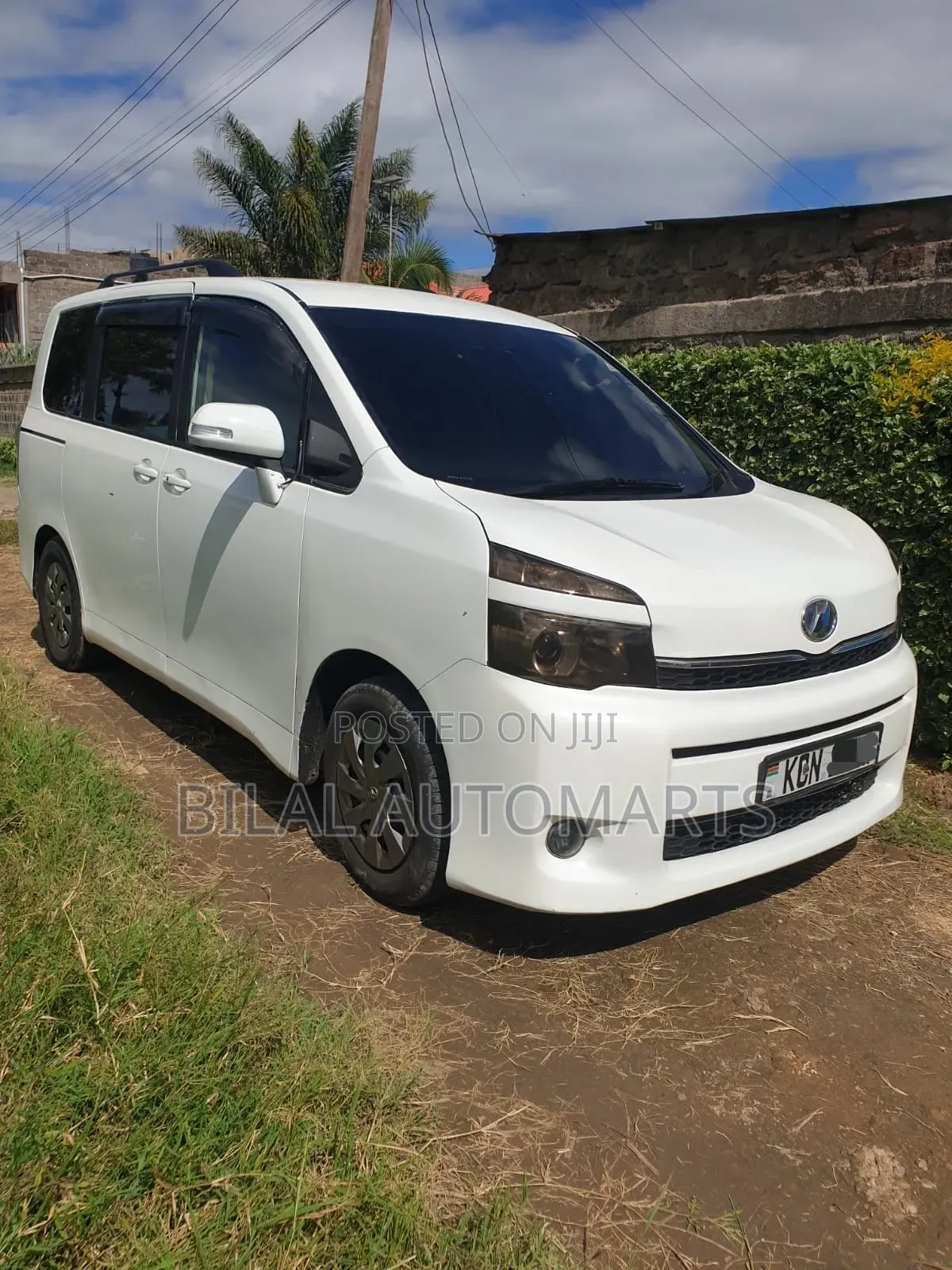 Toyota Voxy 2010 White