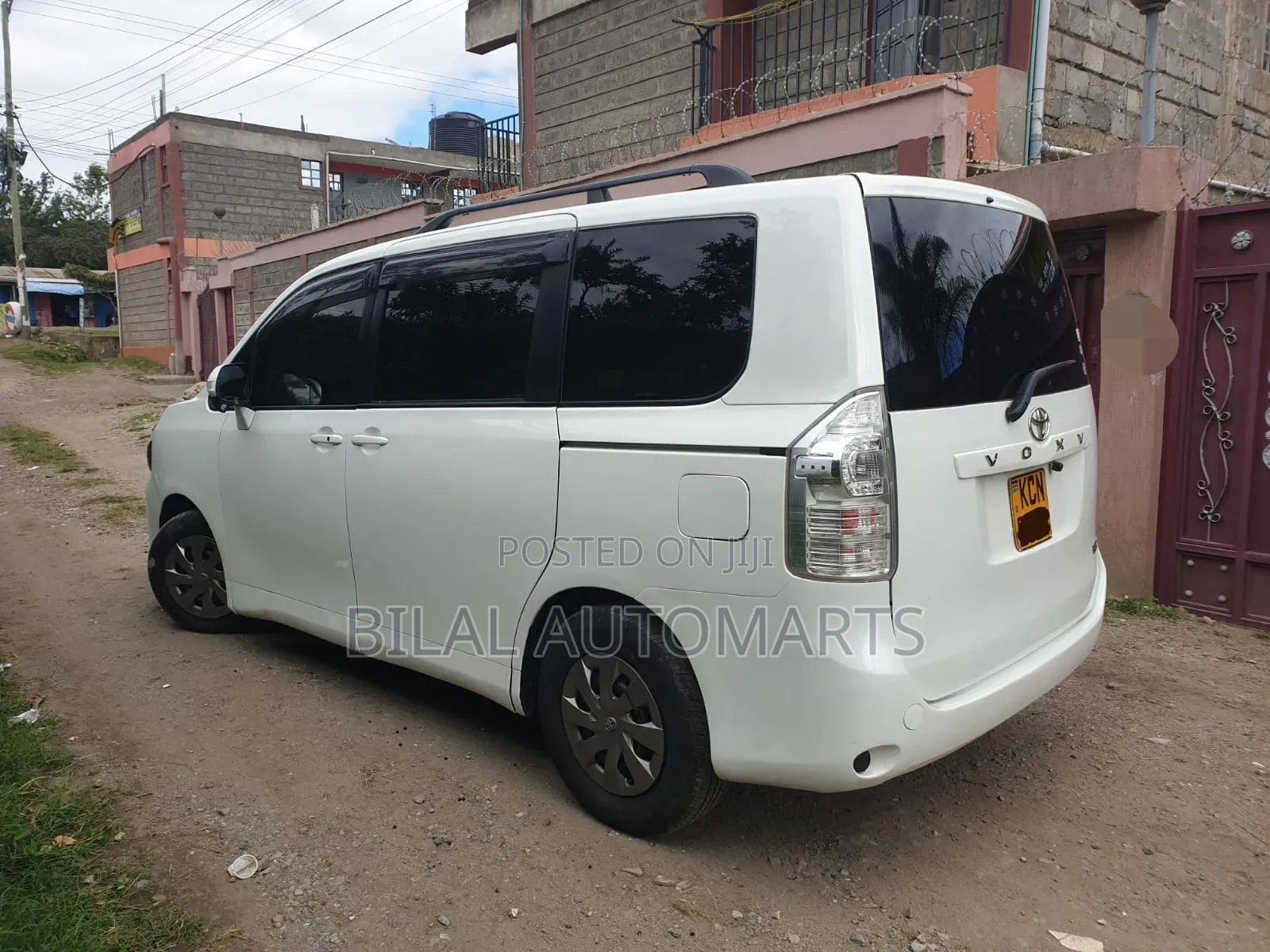 Toyota Voxy 2010 White