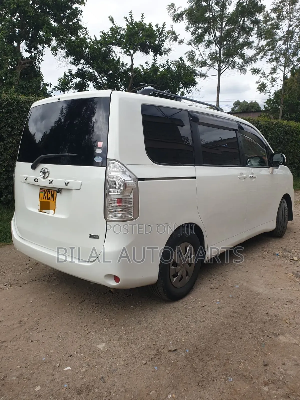 Toyota Voxy 2010 White