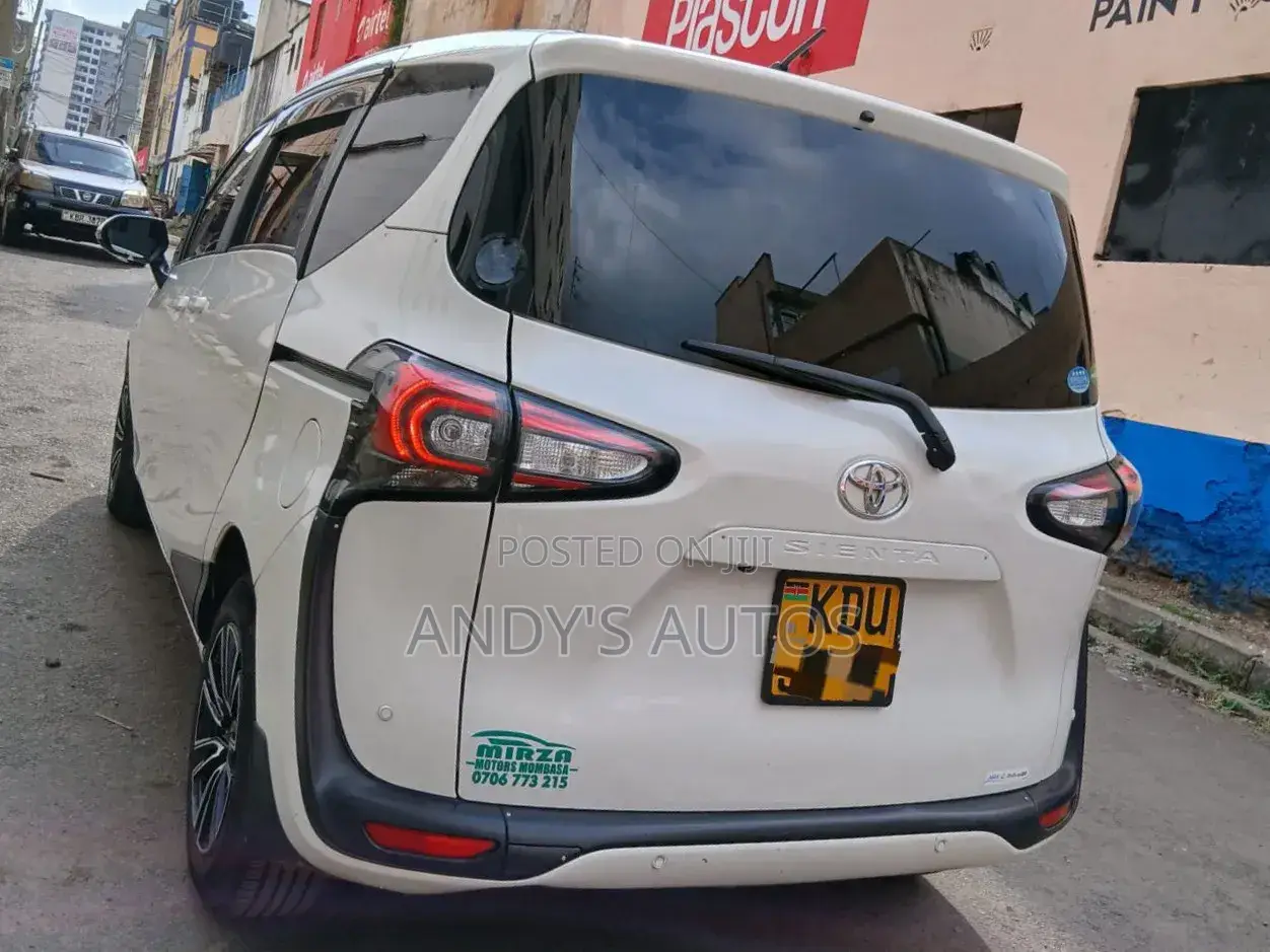 Toyota Sienta 2020 White