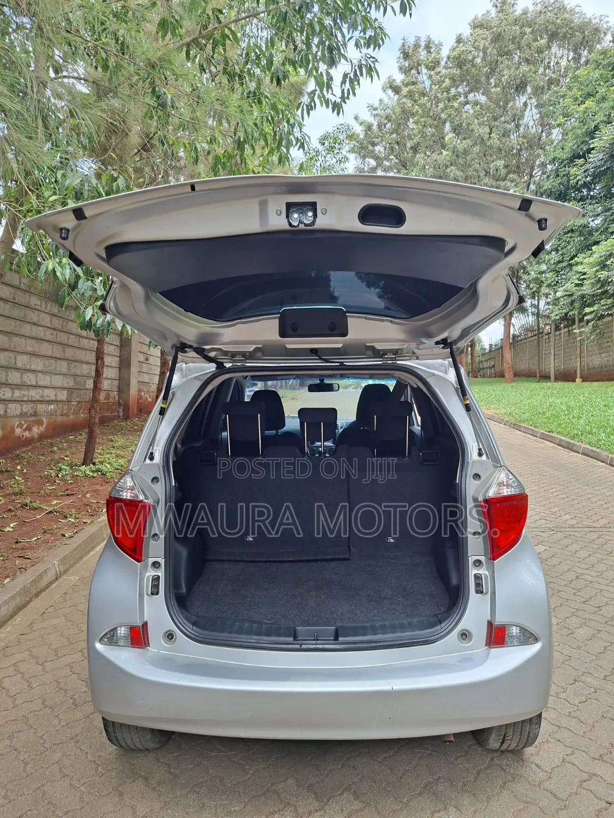 Toyota Ractis 2013 Silver