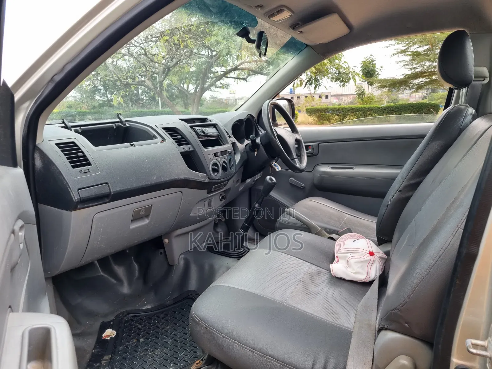 Toyota Hilux 2011 Gold