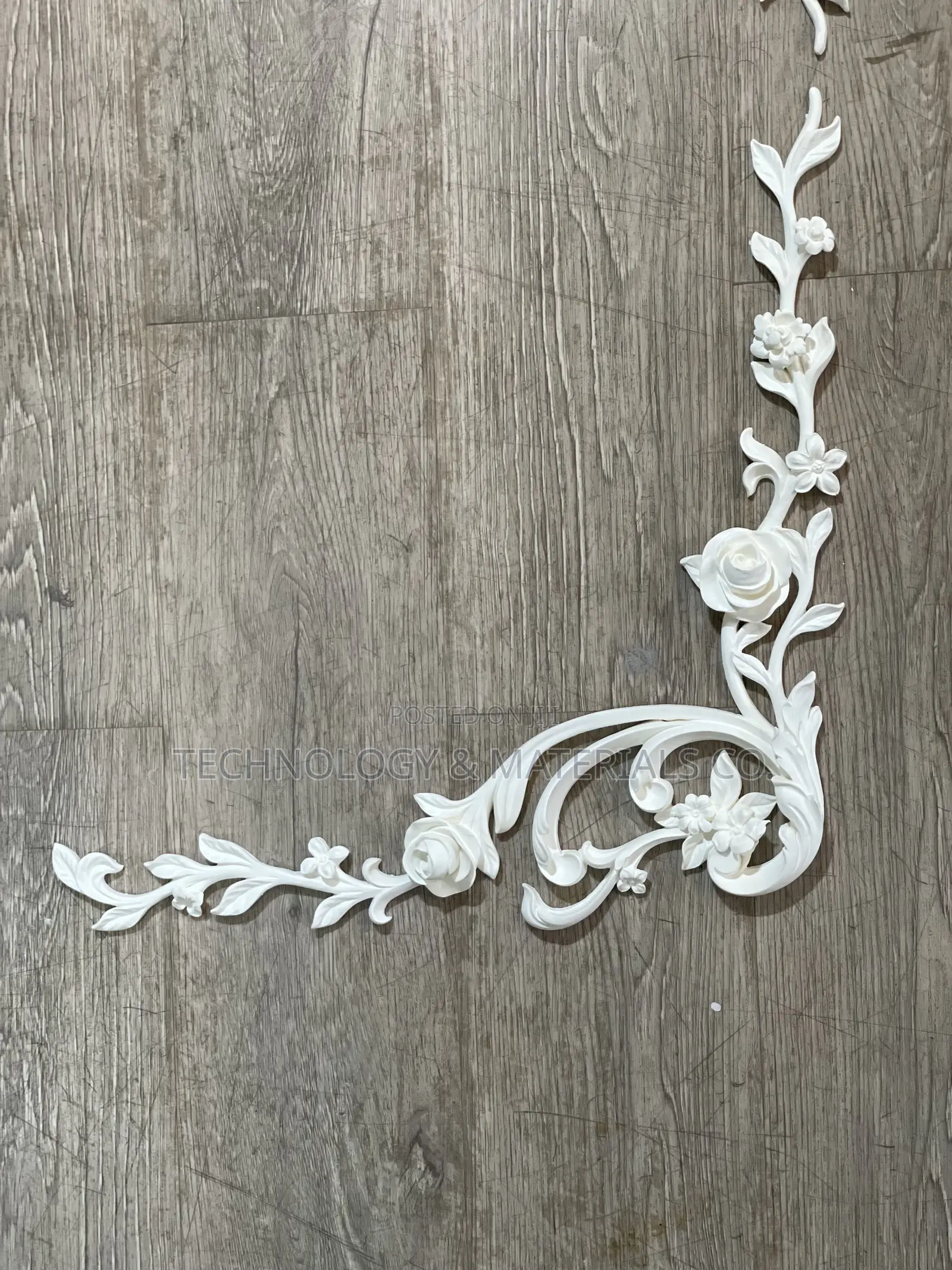 Wainscoting Corner Flower Pu