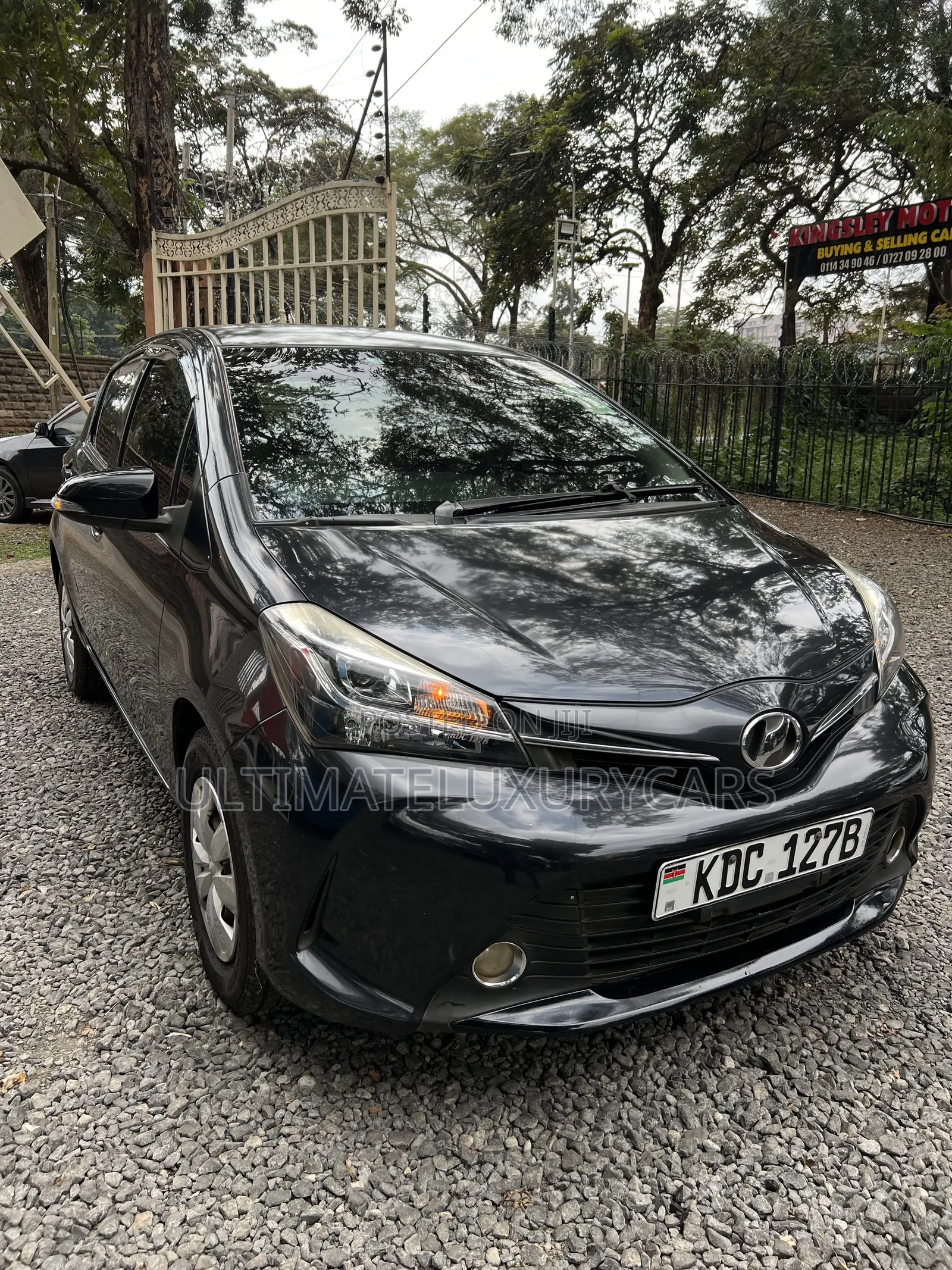 Toyota Vitz 1.3 FWD 5dr 2014 Gray