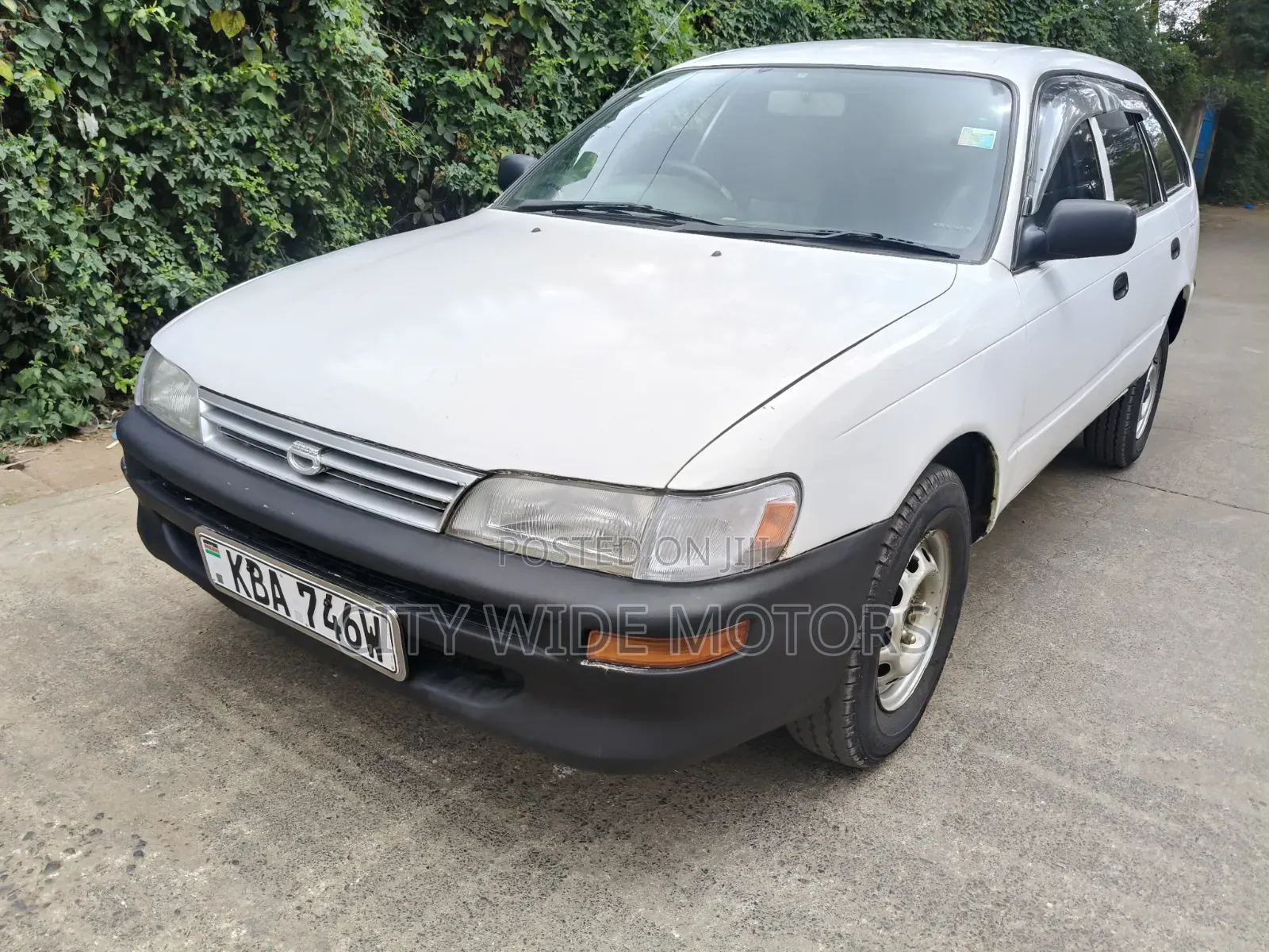 Toyota Corolla 2000 White