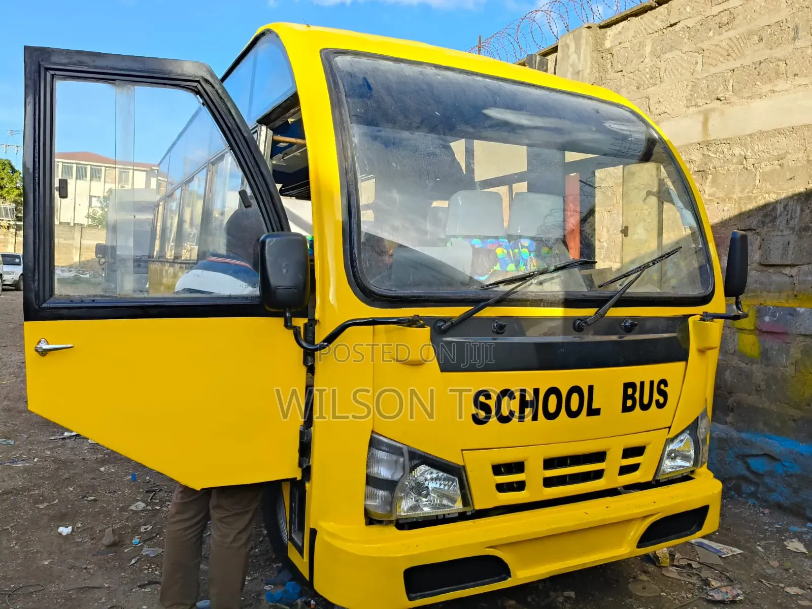 Isuzu NQR 2014 Yellow