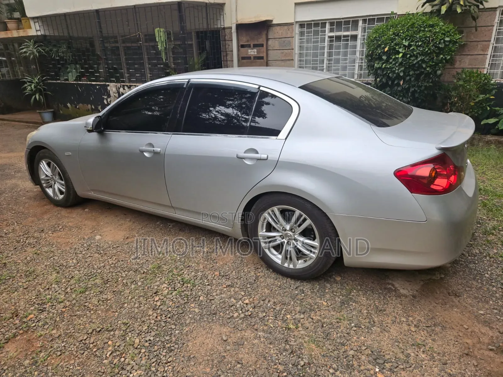 Nissan Skyline 2012 Silver