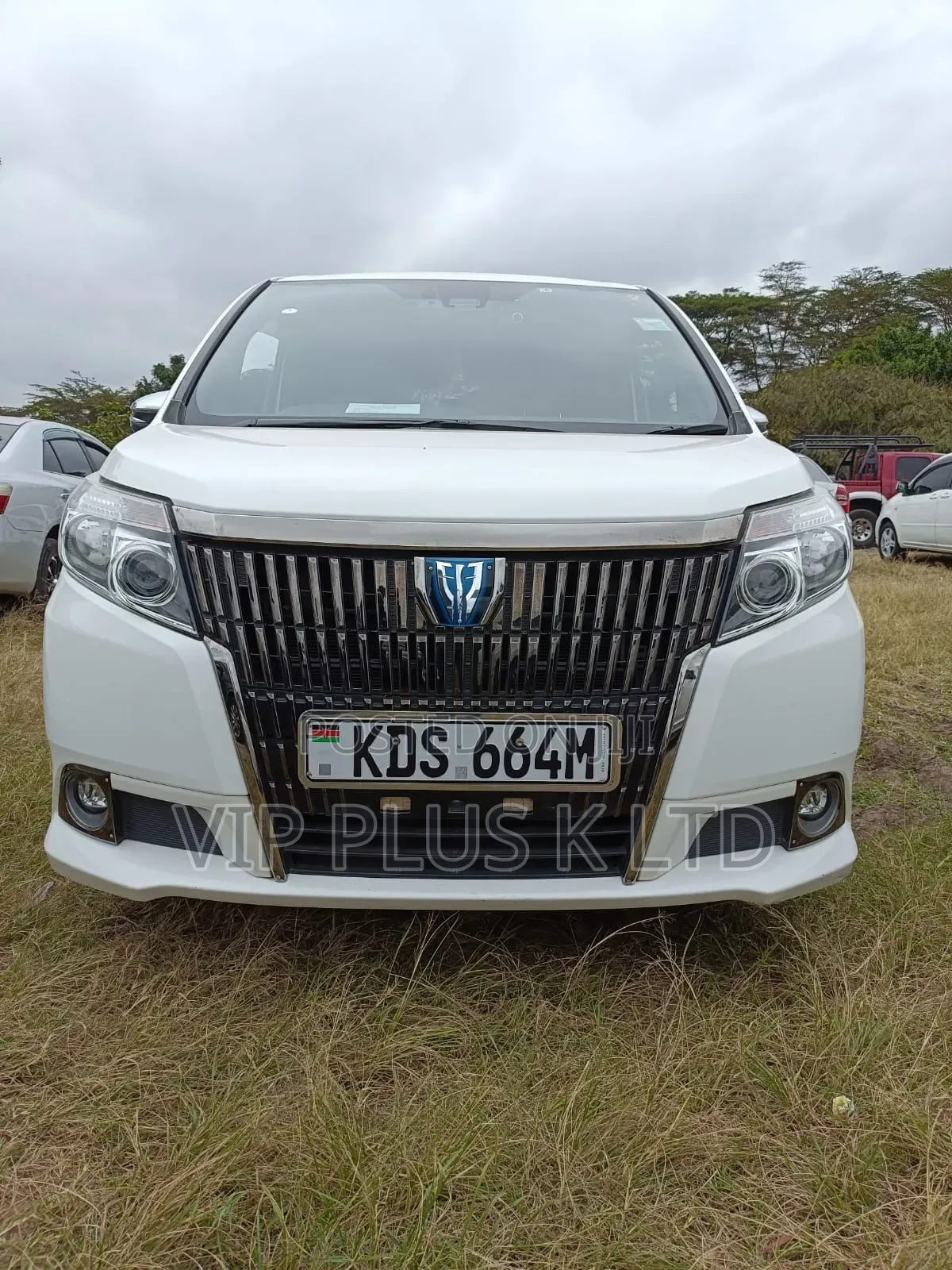 Toyota Esquire 2.0 FWD (8 seater) 2017 White