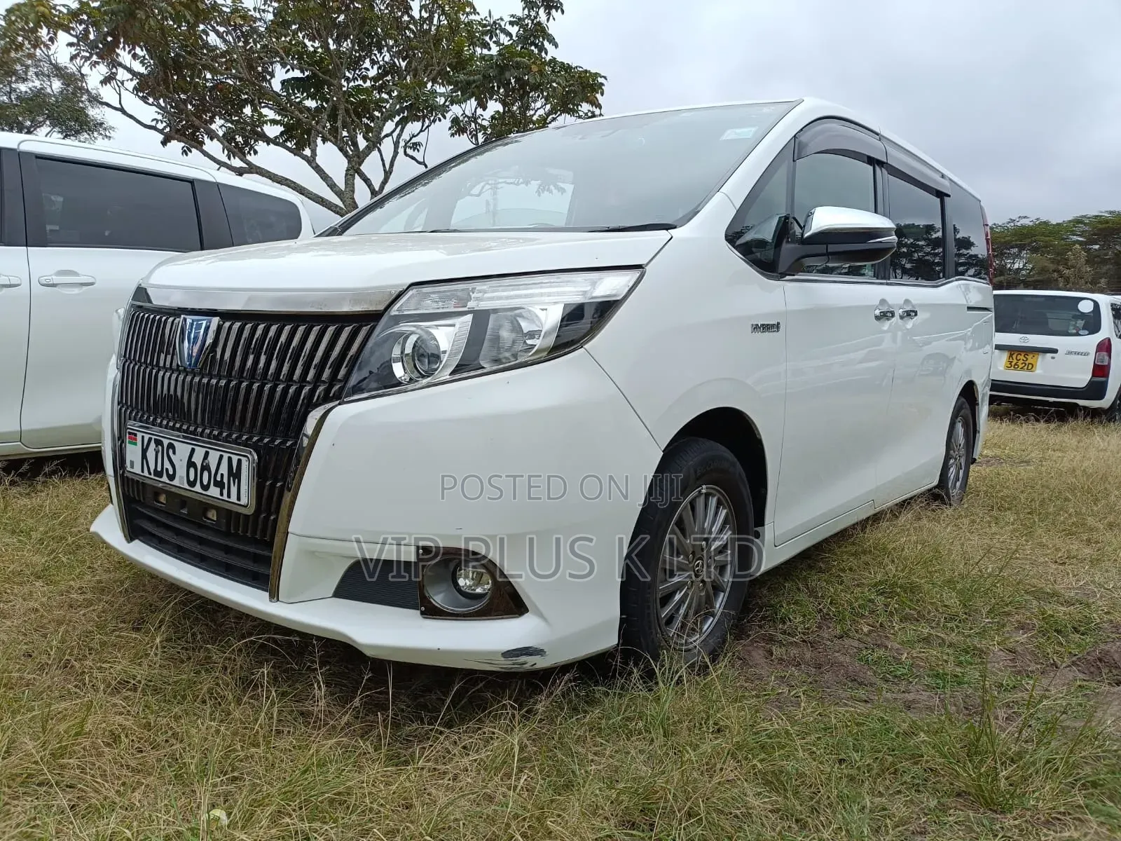 Toyota Esquire 2.0 FWD (8 seater) 2017 White