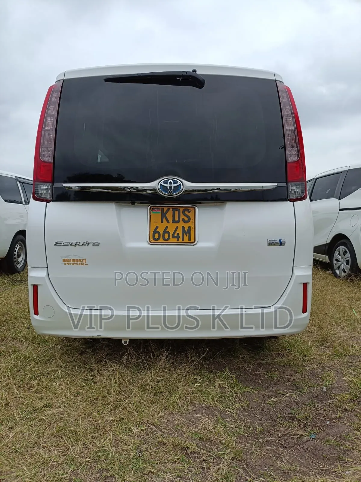 Toyota Esquire 2.0 FWD (8 seater) 2017 White