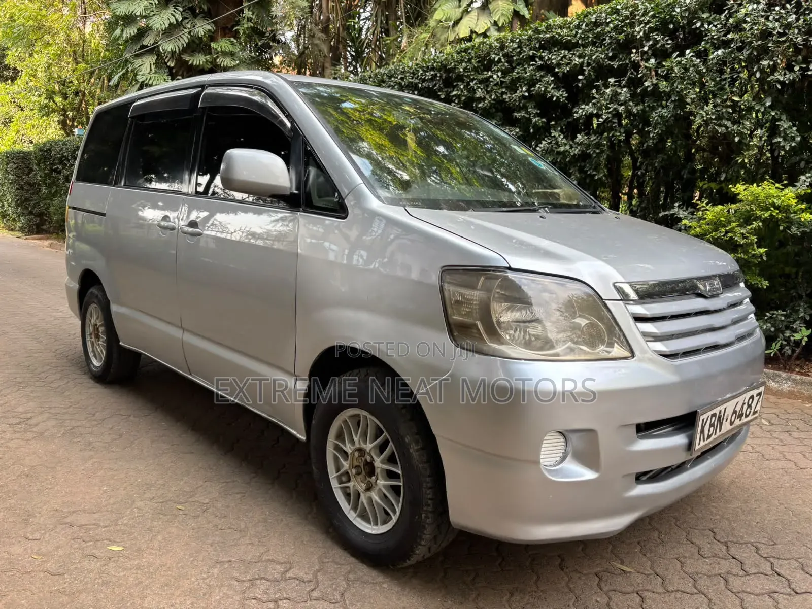Toyota Noah 2005 Silver