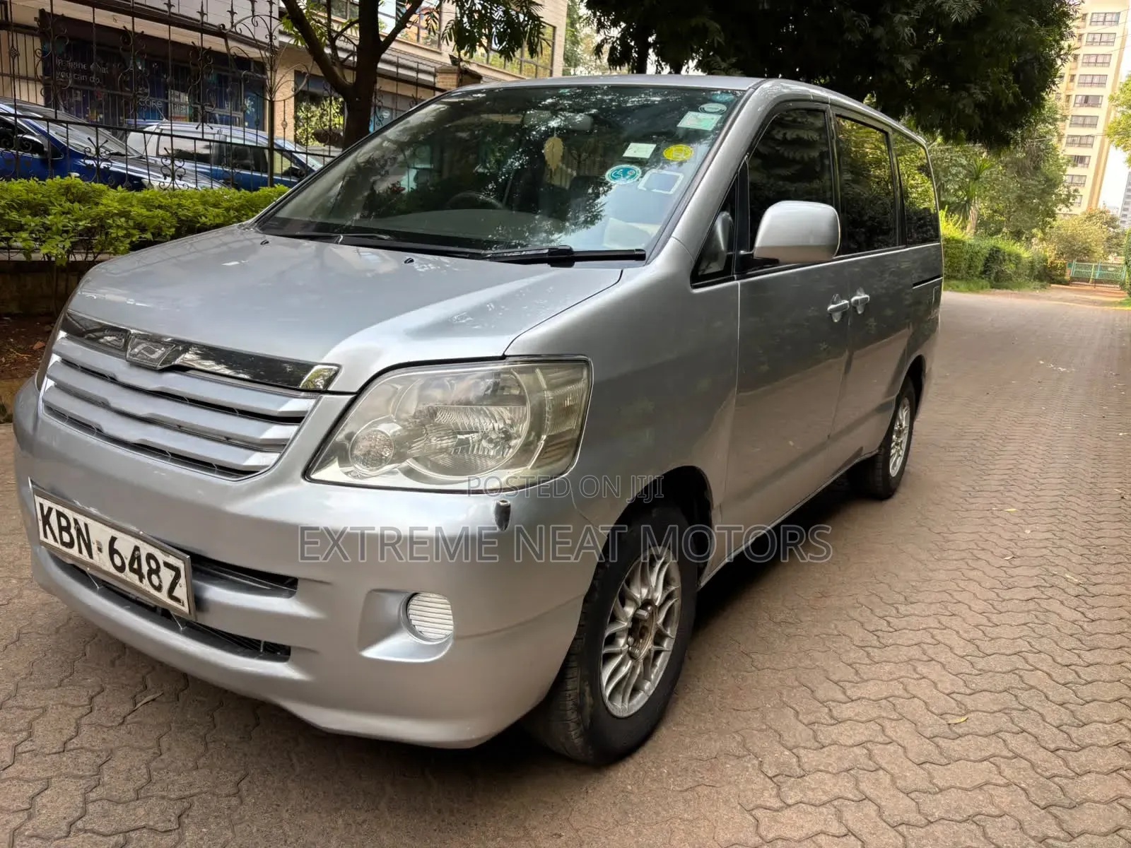 Toyota Noah 2005 Silver